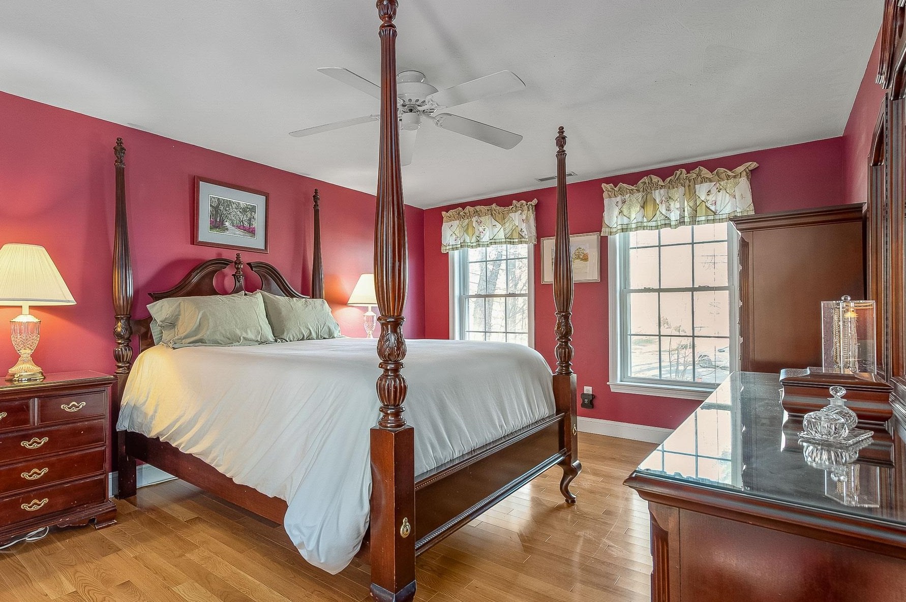 57 Ladyslipper Dr, Newmarket NH 03857-2066 exterior