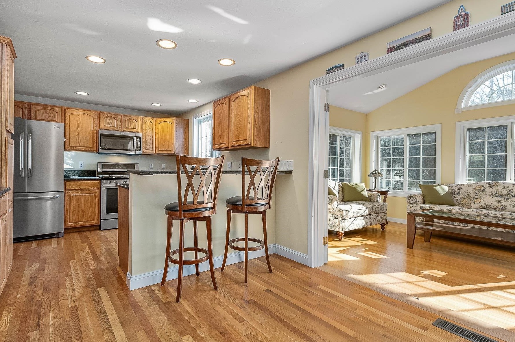 57 Ladyslipper Dr, Newmarket NH 03857-2066 exterior