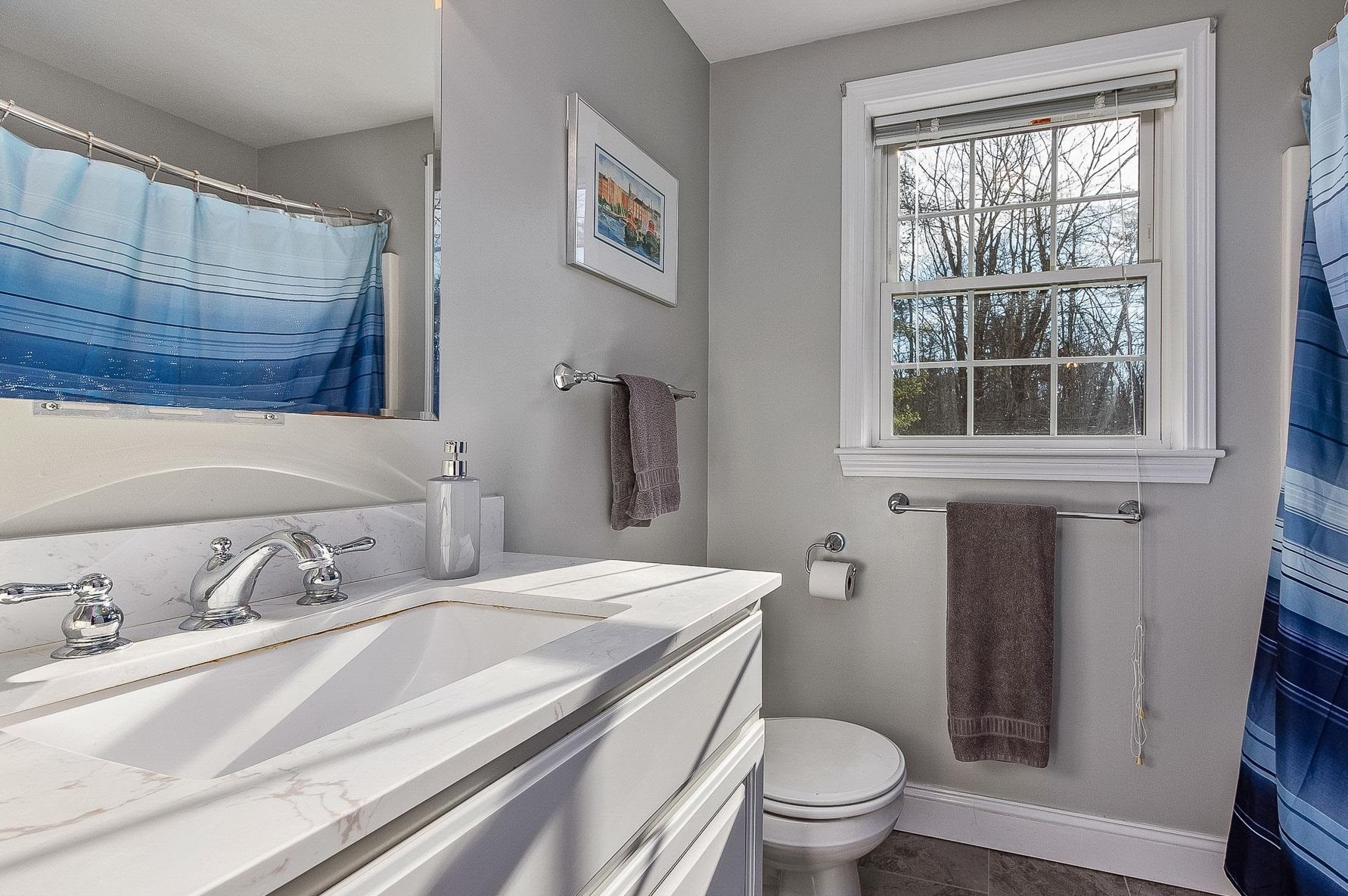 57 Ladyslipper Dr, Newmarket NH 03857-2066 exterior