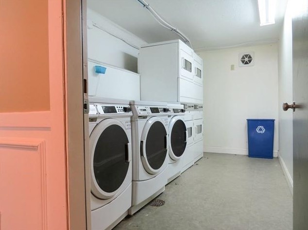 134 Mammoth Rd, Manchester NH  03106-1156 exterior