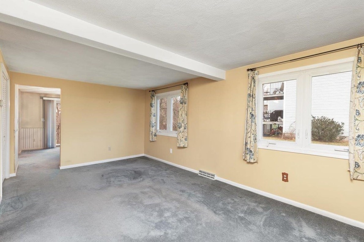 9 Jefferey Ln, Haverhill MA 01832-3154 exterior