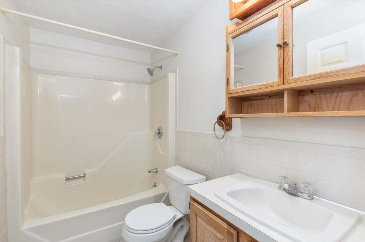 9 Jefferey Ln, Haverhill MA 01832-3154 exterior