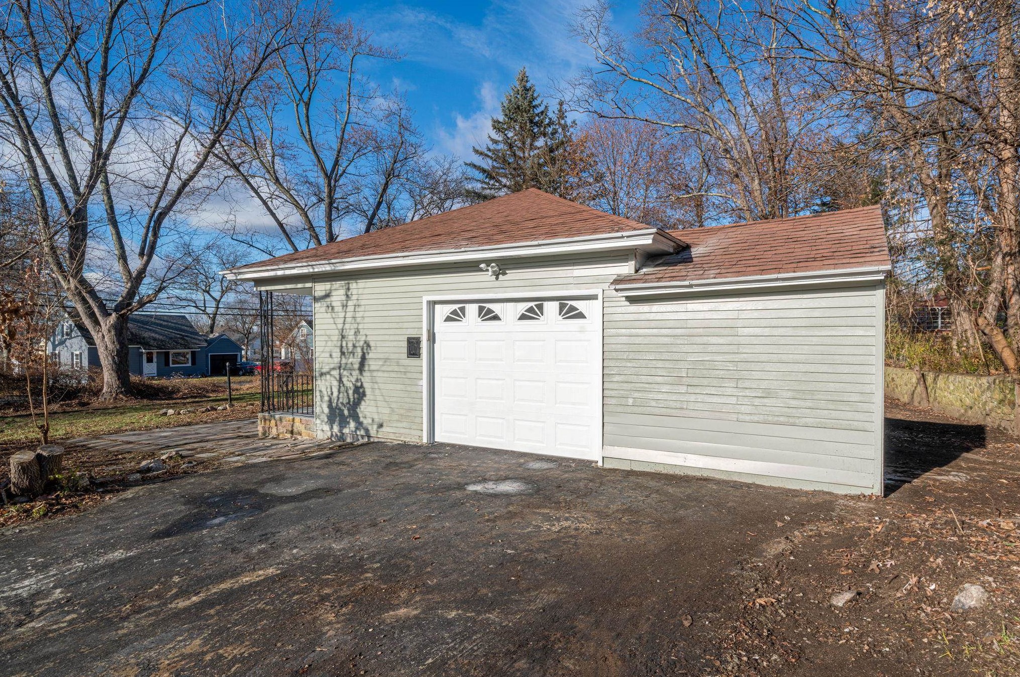 120 Brunelle Ave, Manchester NH  03103-4605 exterior