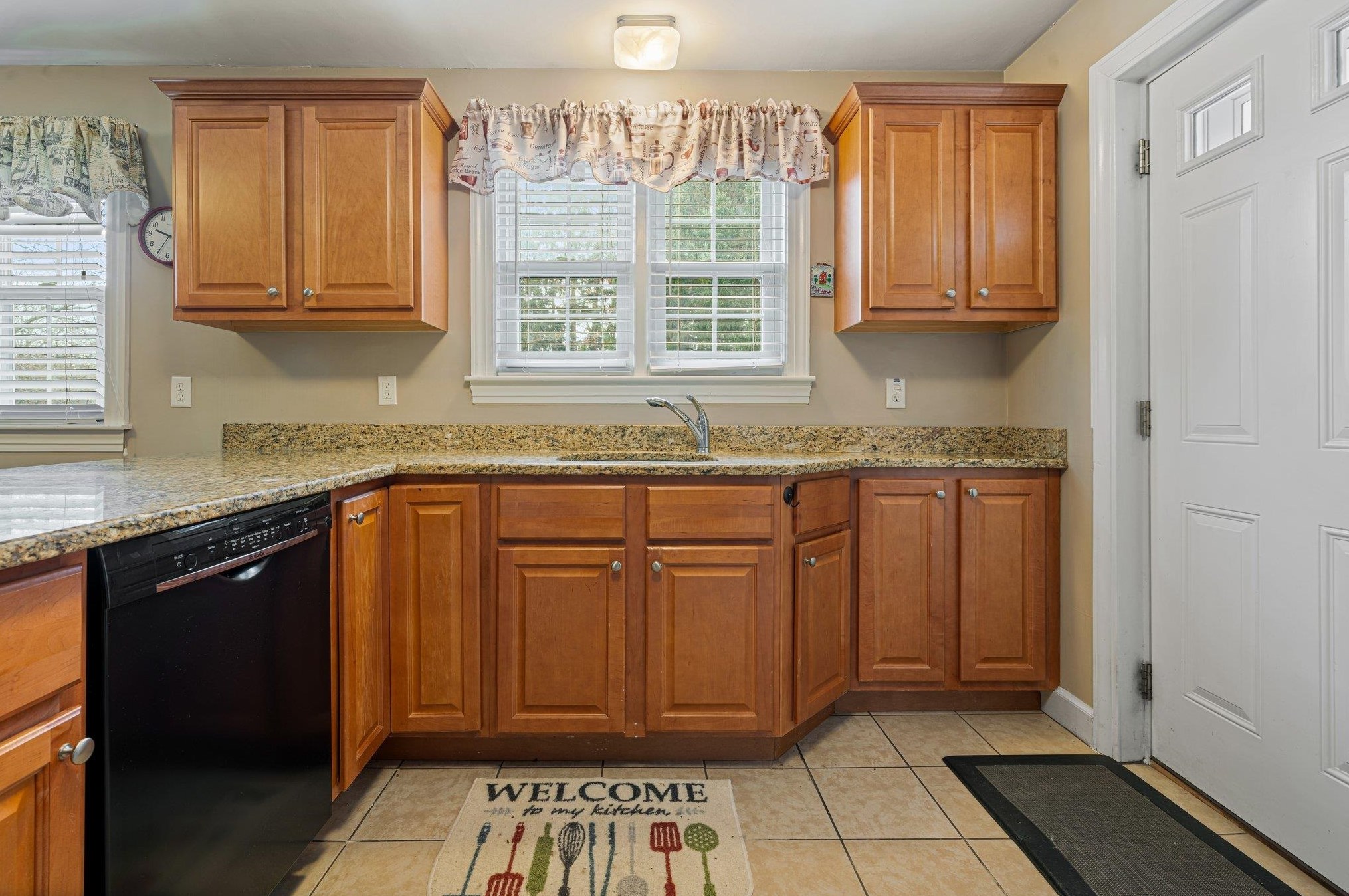 170 Goffstown Rd, Manchester NH 03102-2701 exterior