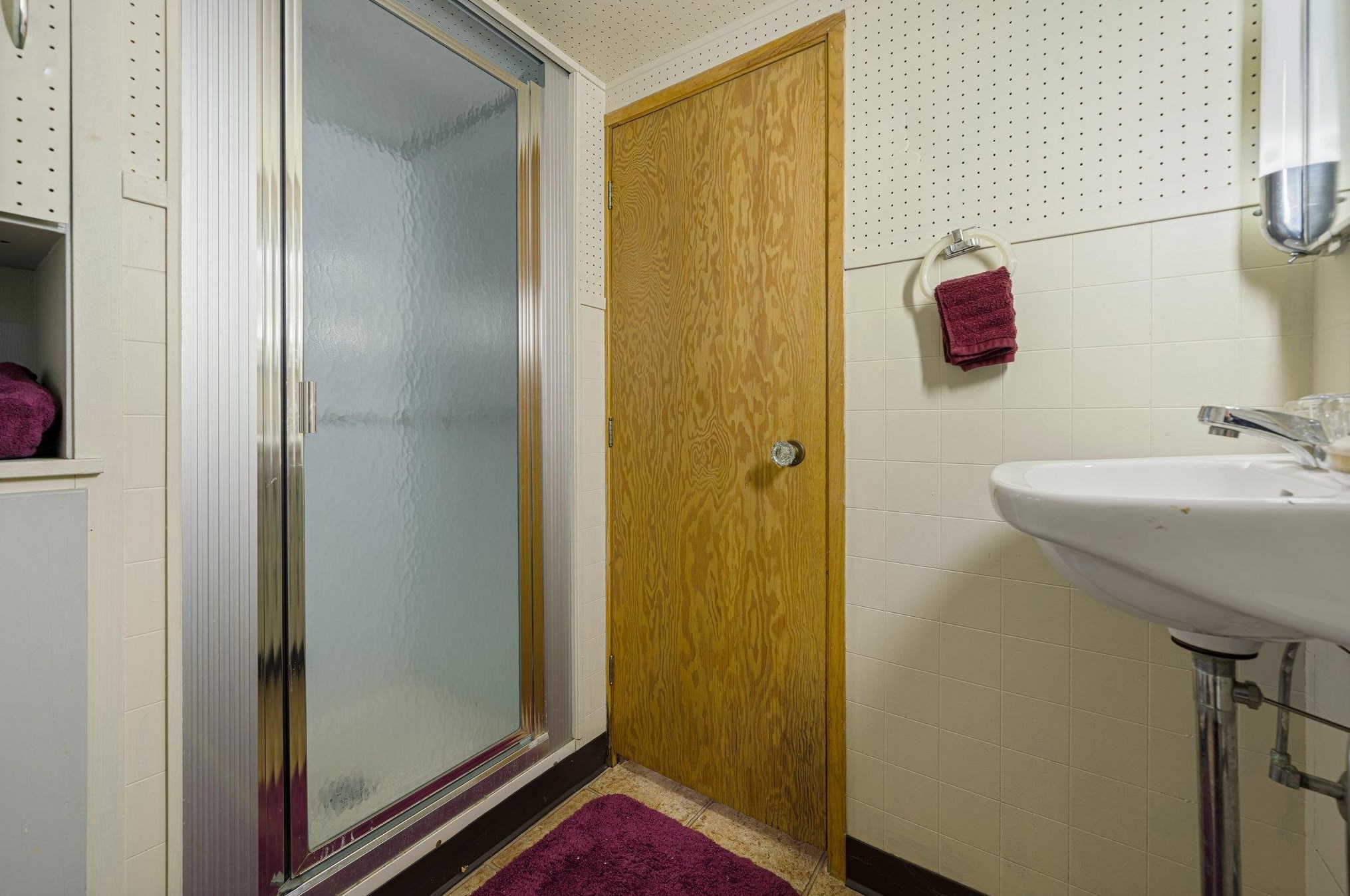 170 Goffstown Rd, Manchester NH 03102-2701 exterior