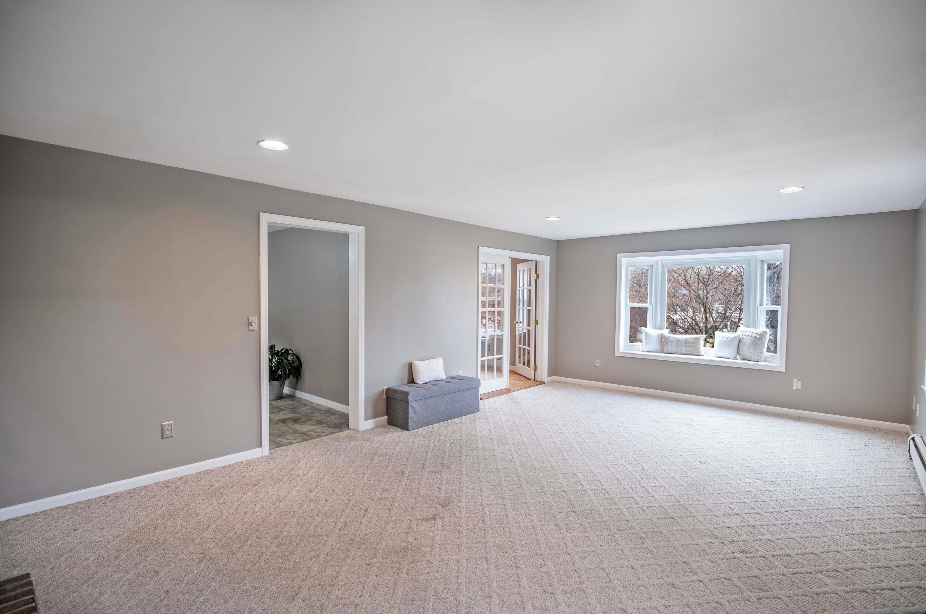 17 Riverview Cir, Hudson NH  03052-2471 exterior