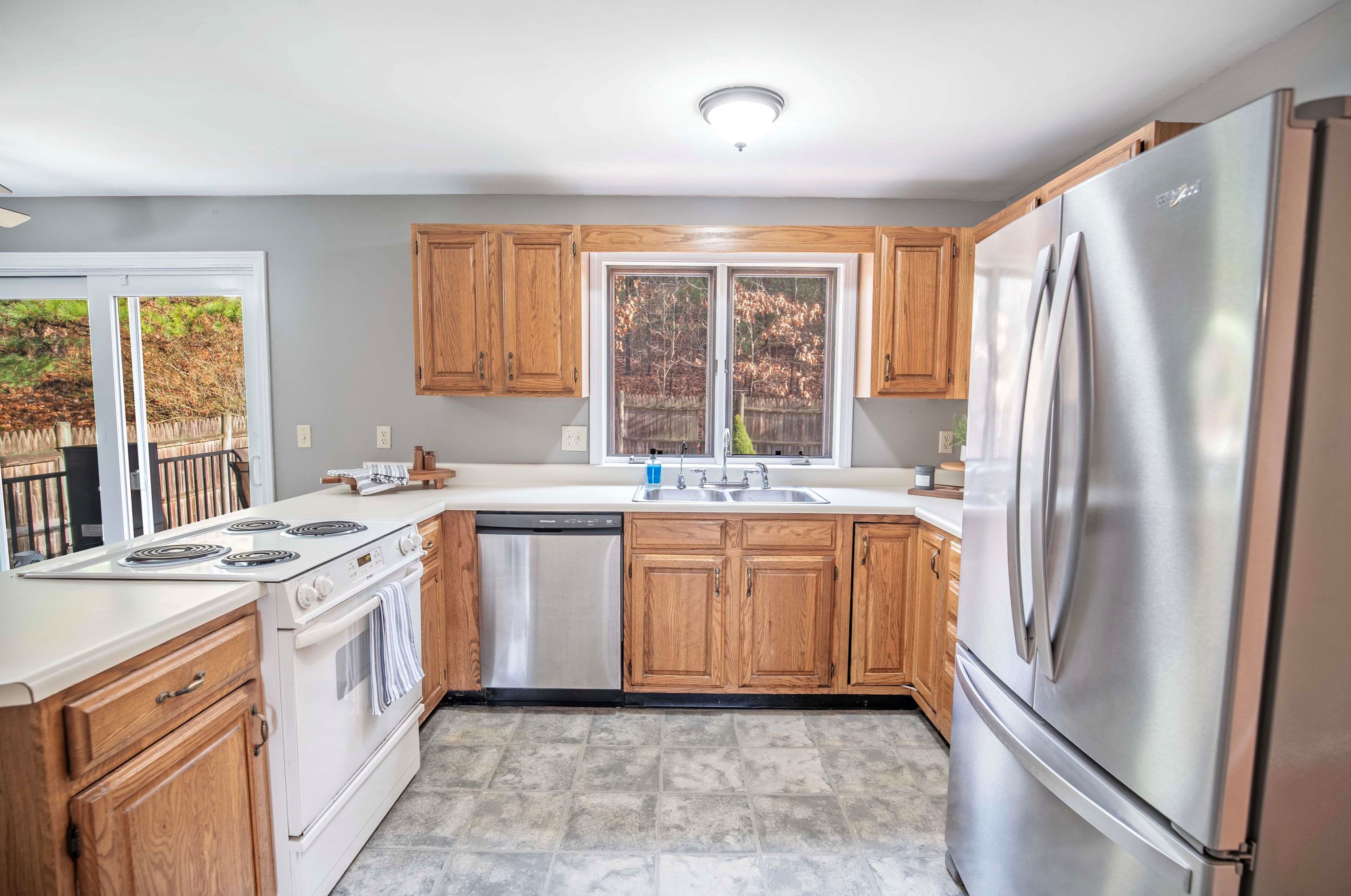 17 Riverview Cir, Hudson NH  03052-2471 exterior