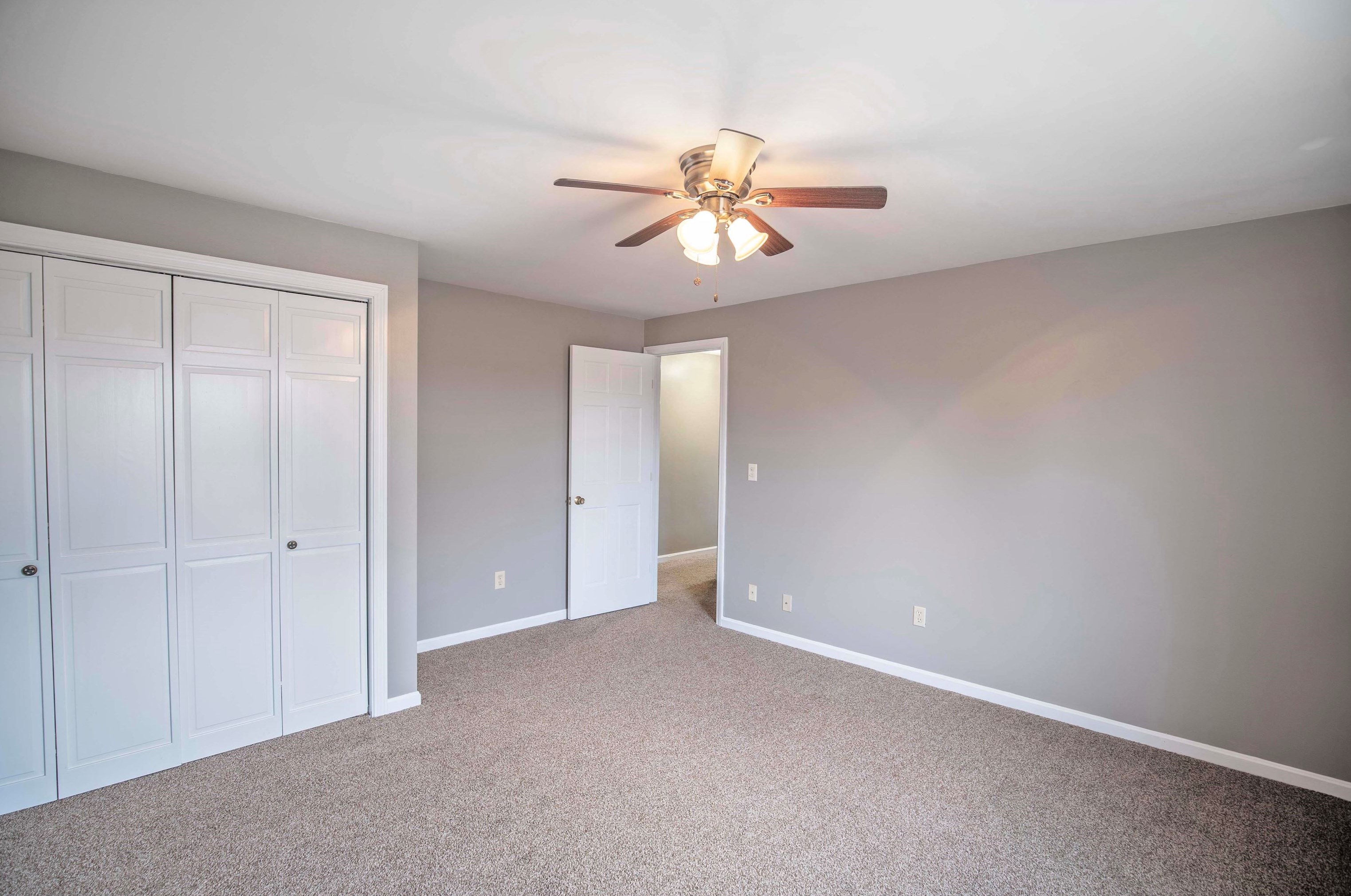 17 Riverview Cir, Hudson NH  03052-2471 exterior