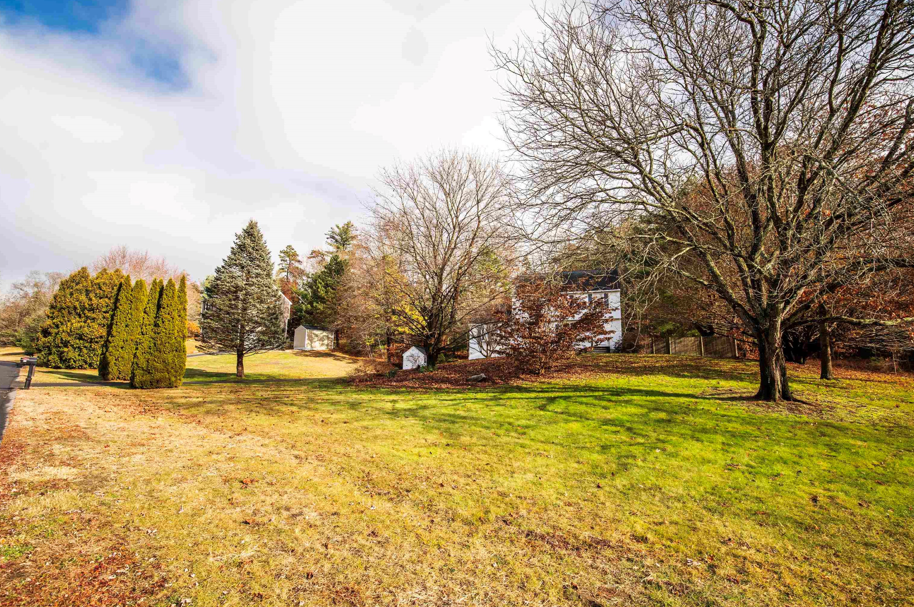 17 Riverview Cir, Hudson NH  03052-2471 exterior