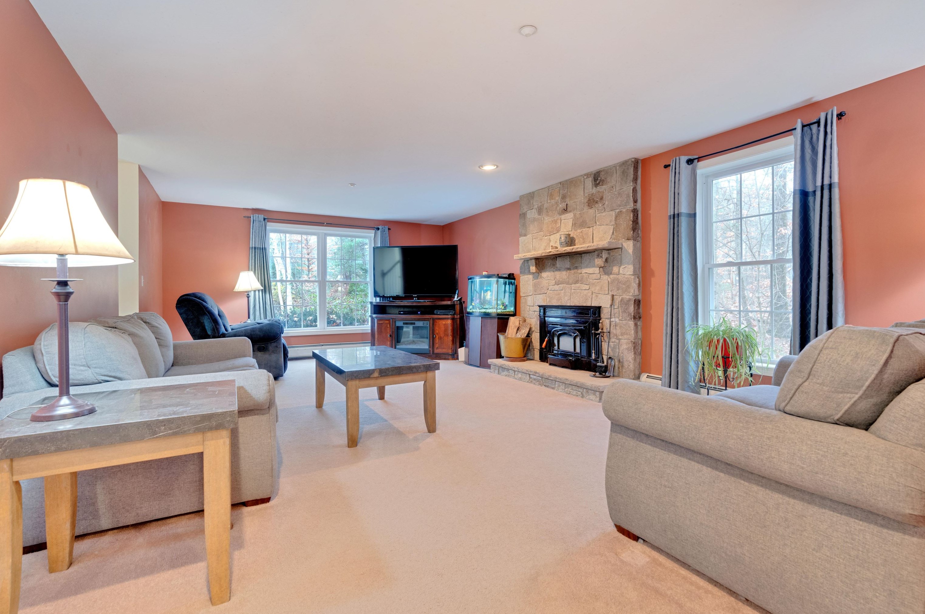 41 Summer St, Nottingham NH  03290-5213 exterior