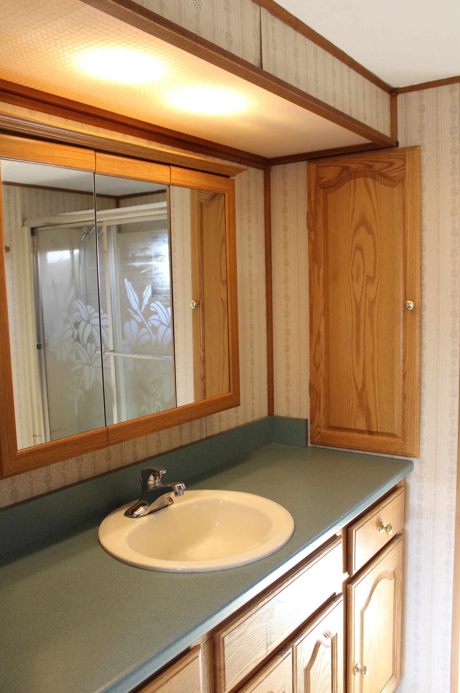 65 Marlette Ave, Manchester NH  03106-1708 exterior