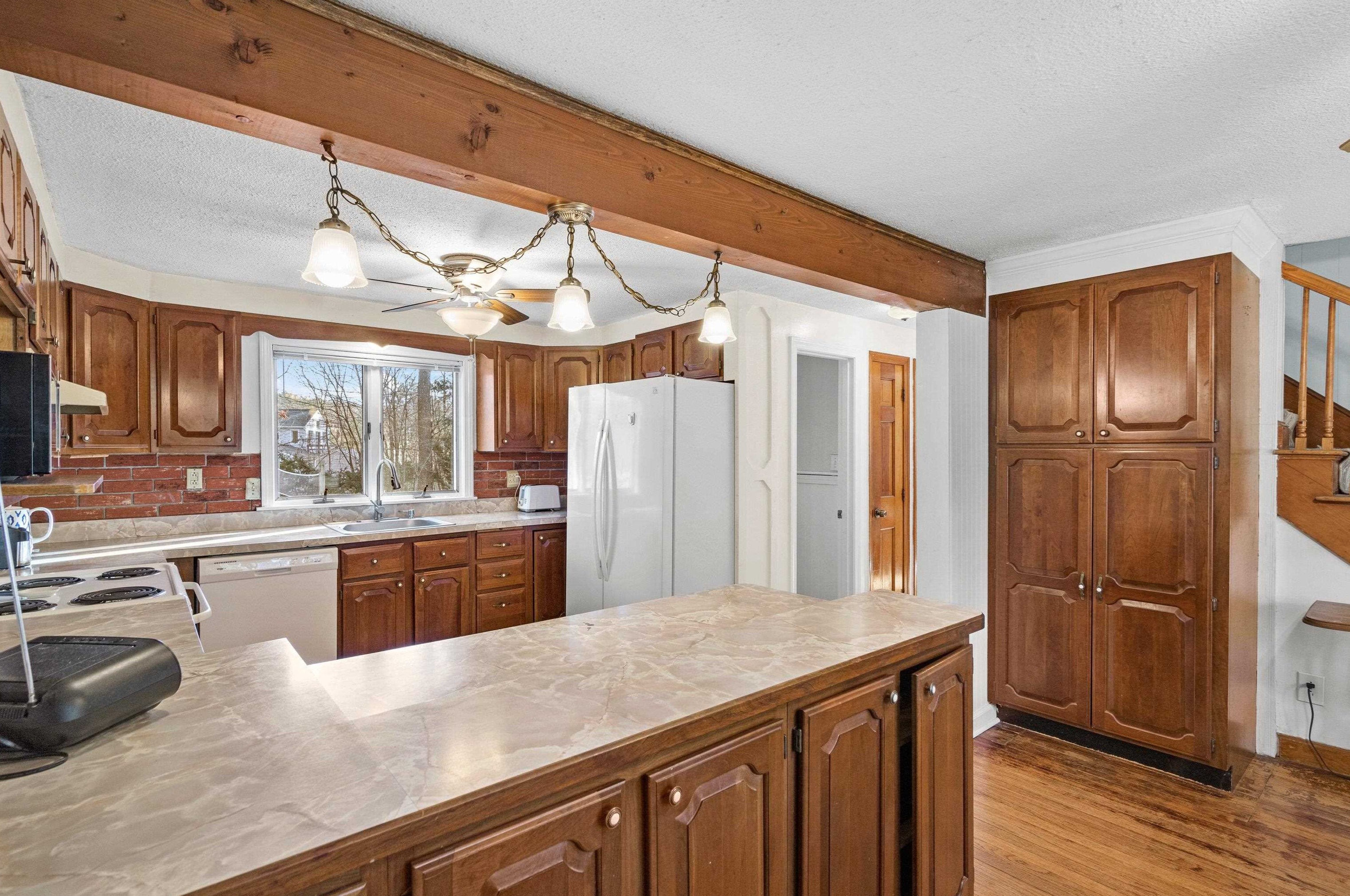 4 Lori Rd, Windham NH  03087-2253 exterior
