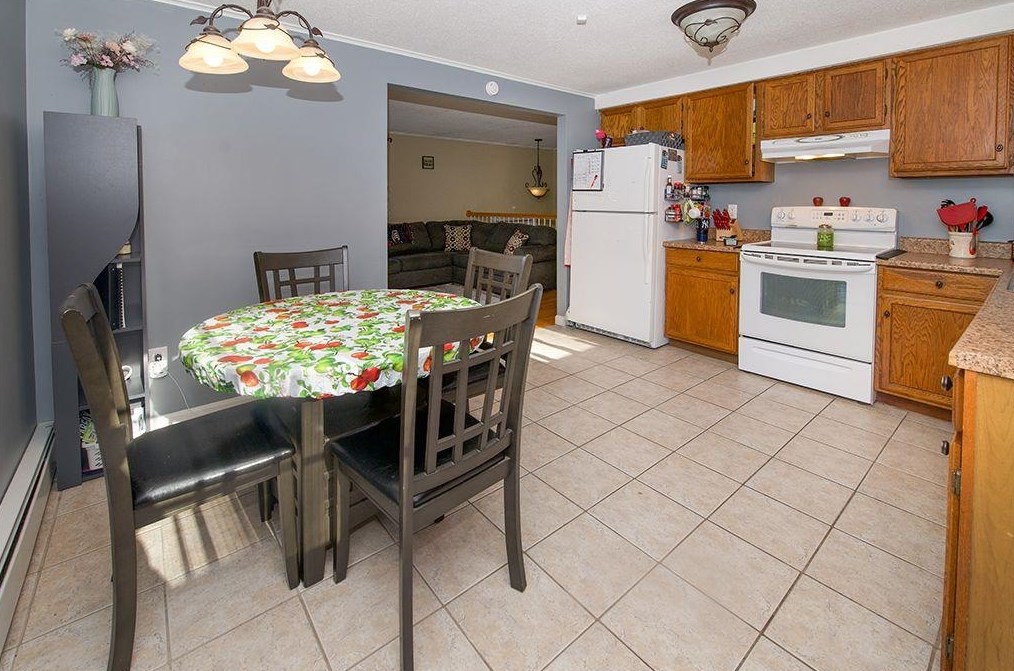 566 Titus Ave, Manchester NH  03103-5898 exterior