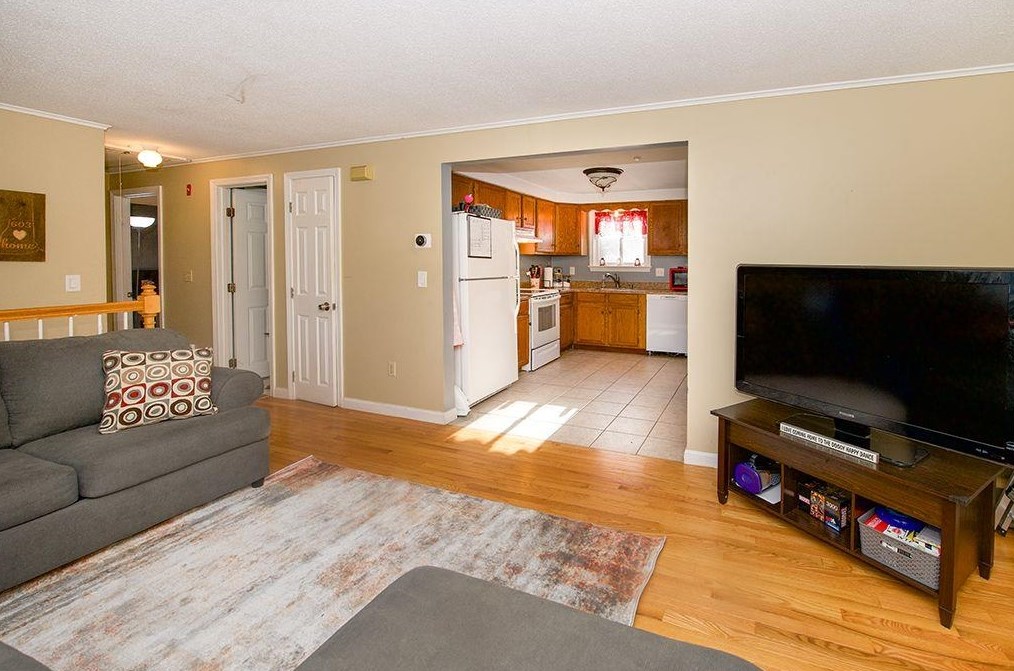 566 Titus Ave, Manchester NH  03103-5898 exterior