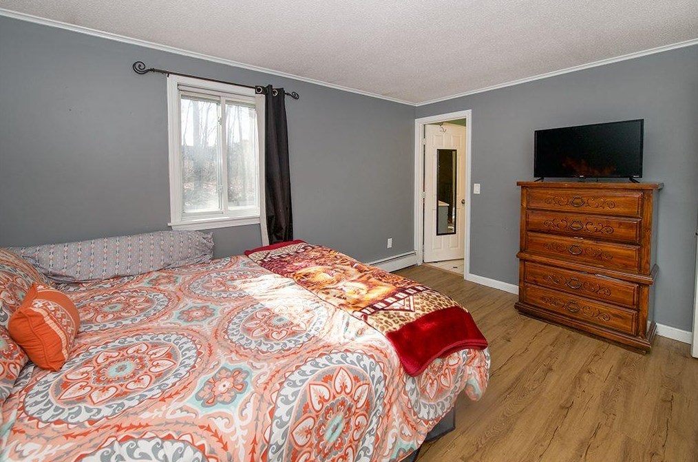 566 Titus Ave, Manchester NH  03103-5898 exterior