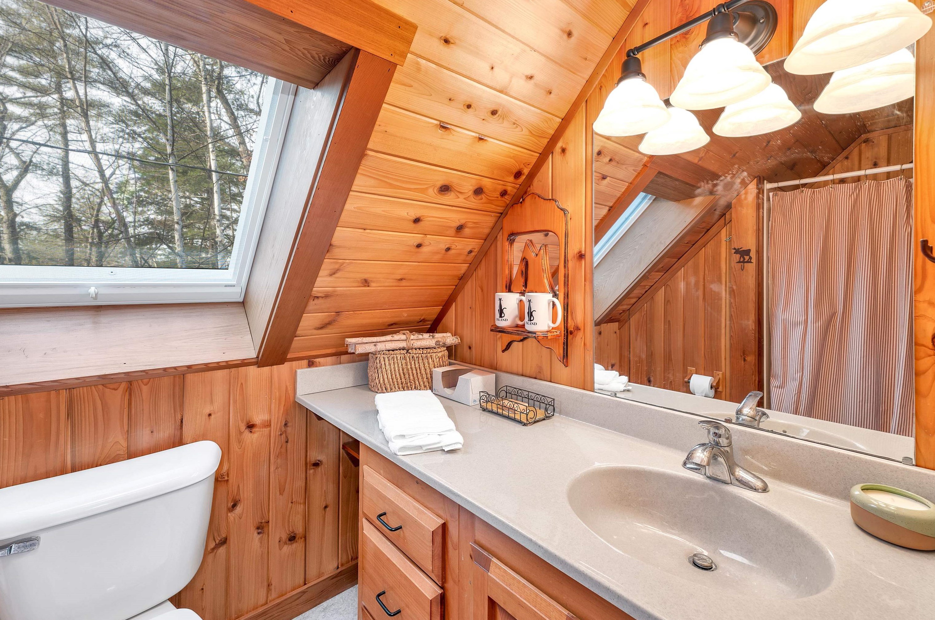 180 Black Cat Island Rd, Moultonborough NH  03254-4014 exterior