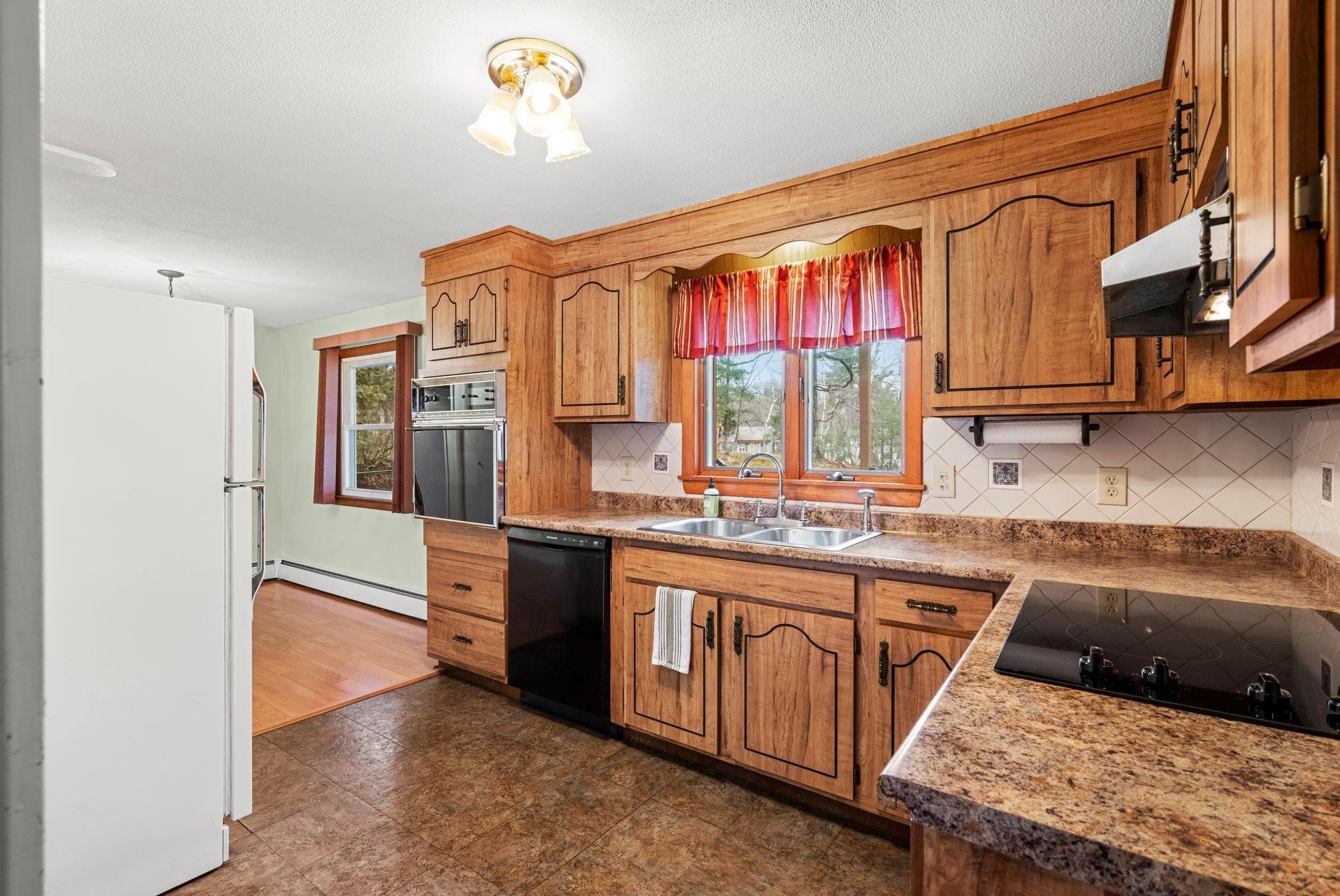 29 Carol Ave, Salem NH  03079-4452 exterior