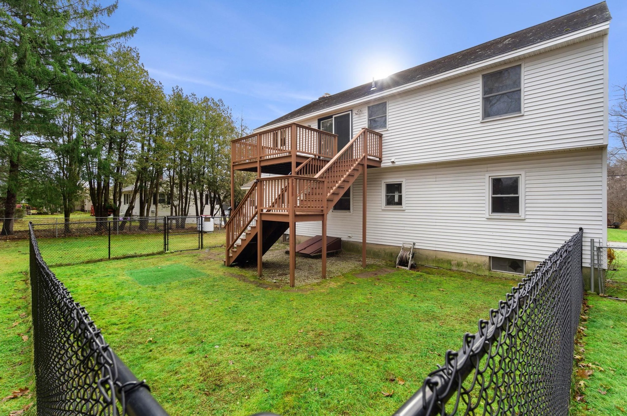 29 Carol Ave, Salem NH  03079-4452 exterior