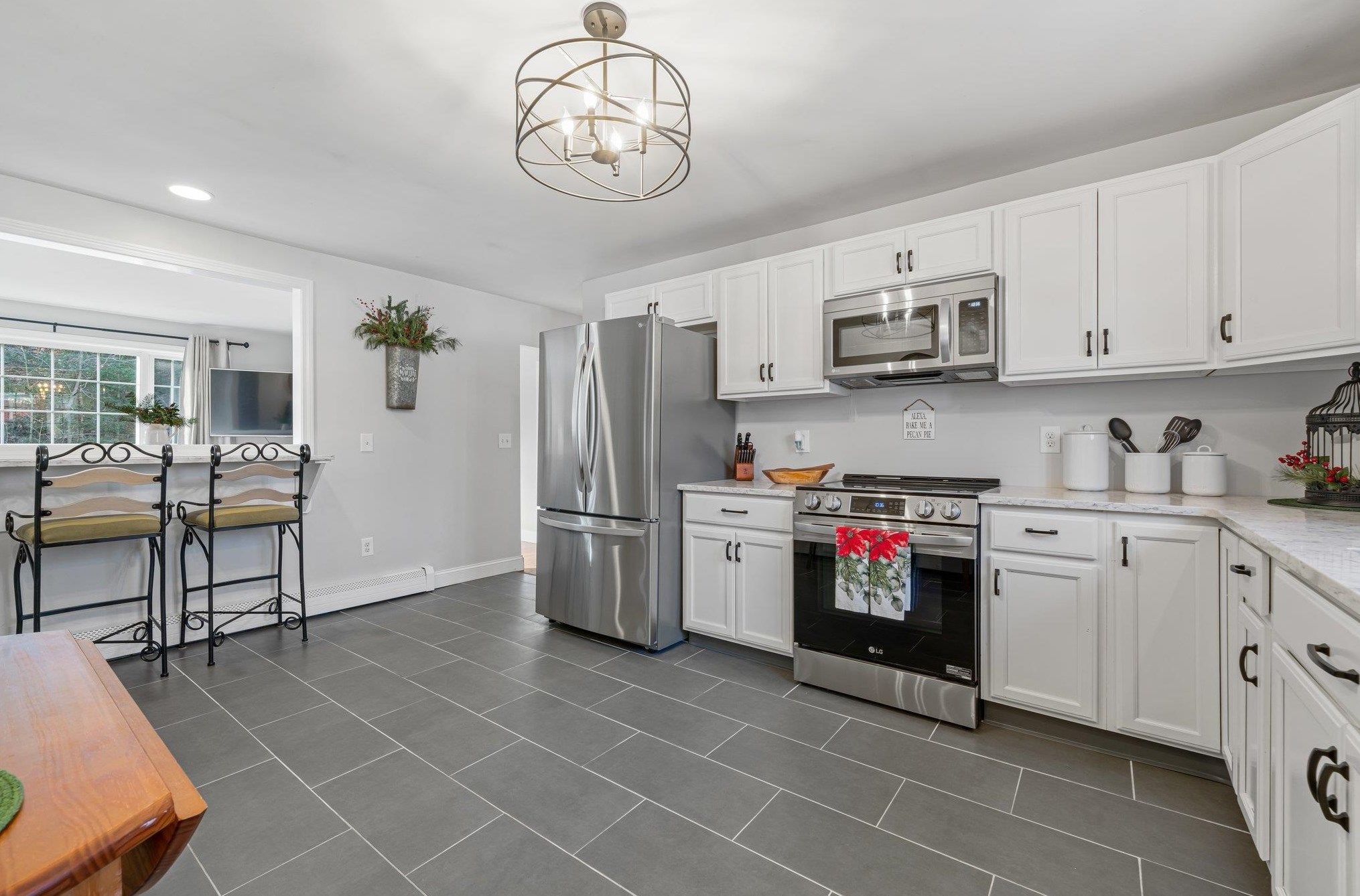 461 Varney St, Manchester NH  03102-4109 exterior