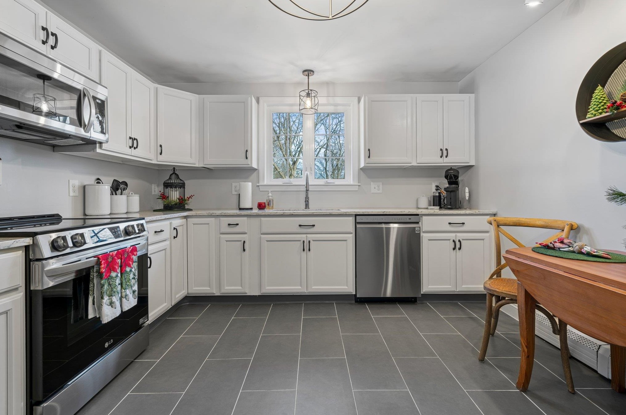 461 Varney St, Manchester NH  03102-4109 exterior