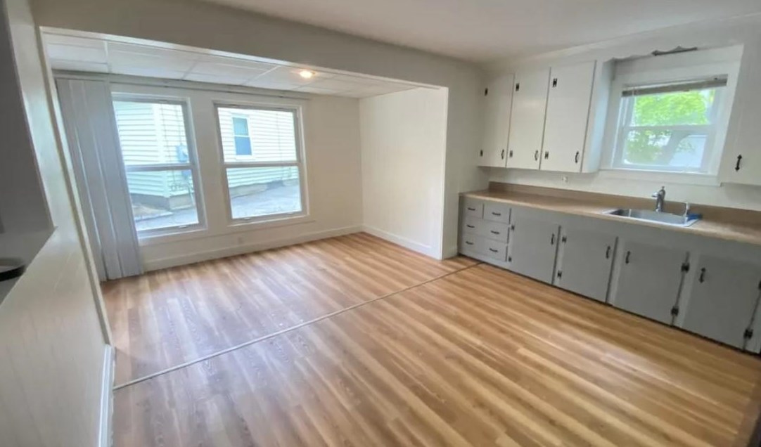 1705 Brown Ave, Manchester NH 03103-6725 exterior