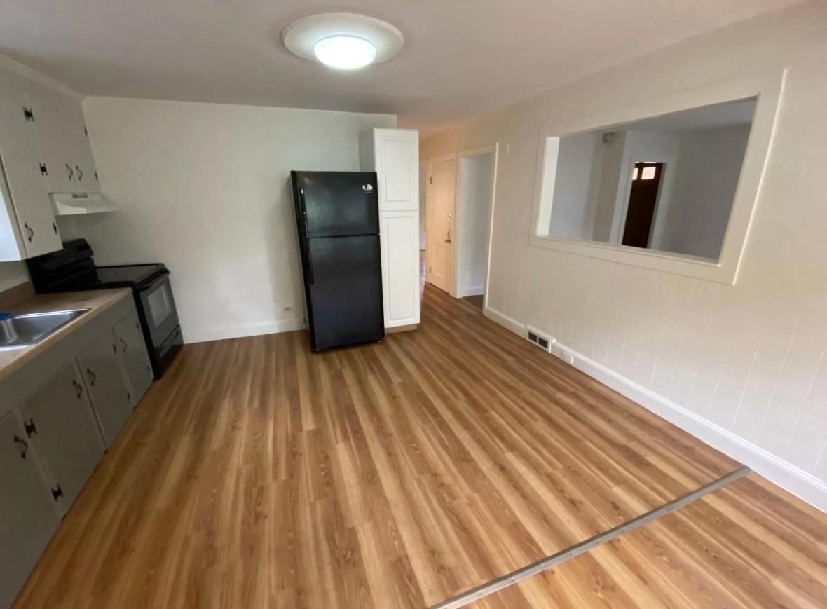 1705 Brown Ave, Manchester NH 03103-6725 exterior