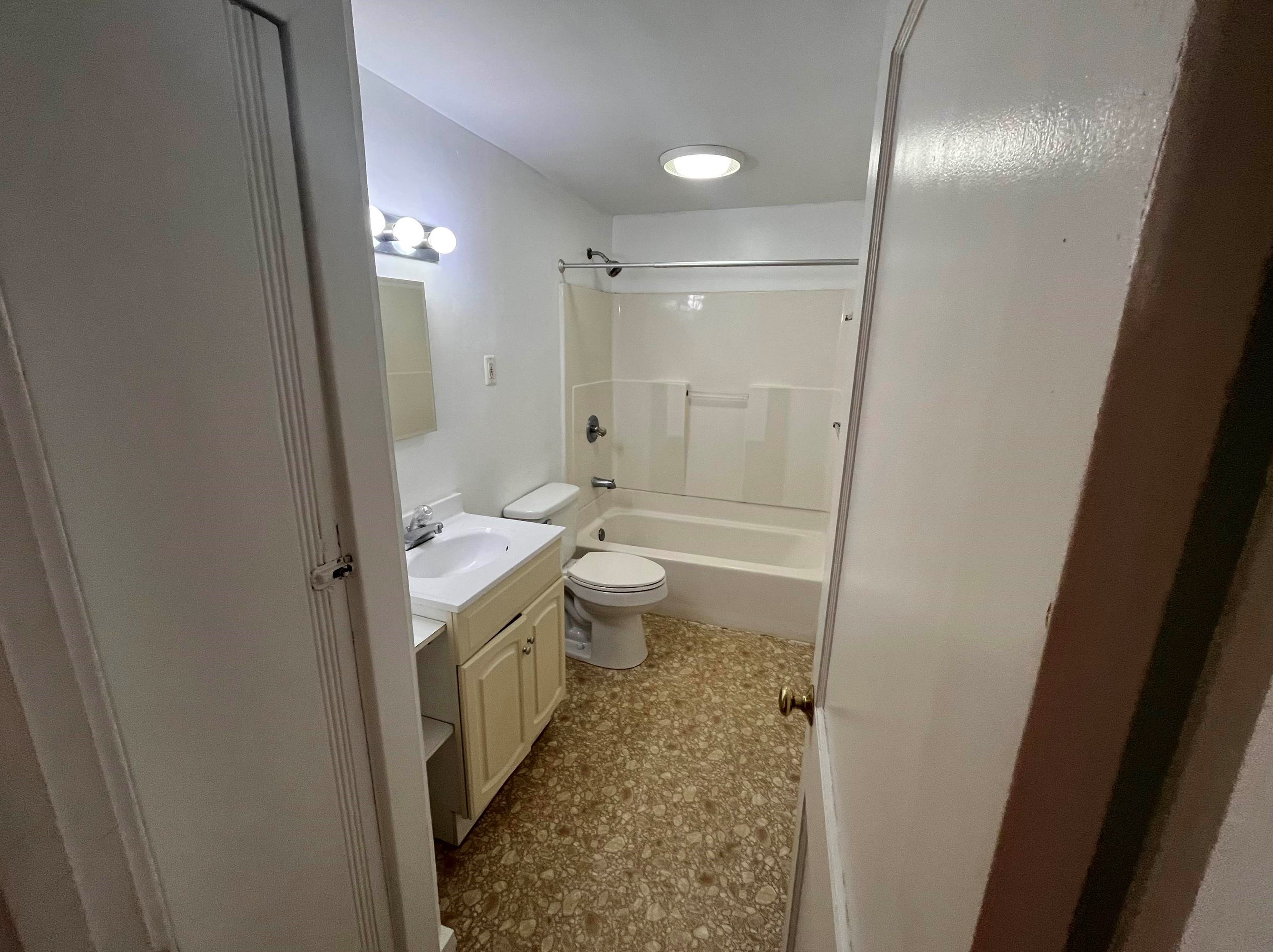 1705 Brown Ave, Manchester NH 03103-6725 exterior