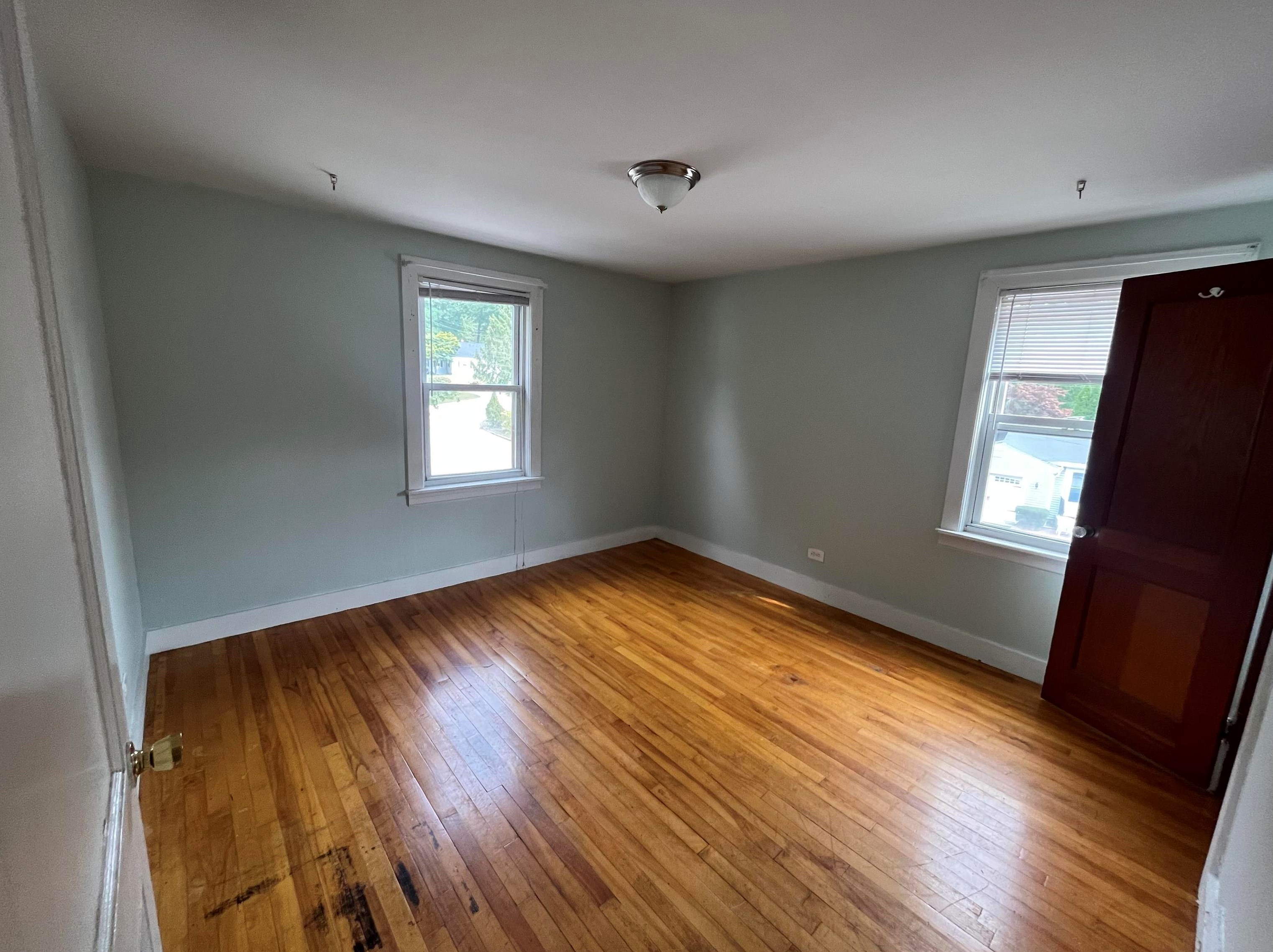 1705 Brown Ave, Manchester NH 03103-6725 exterior