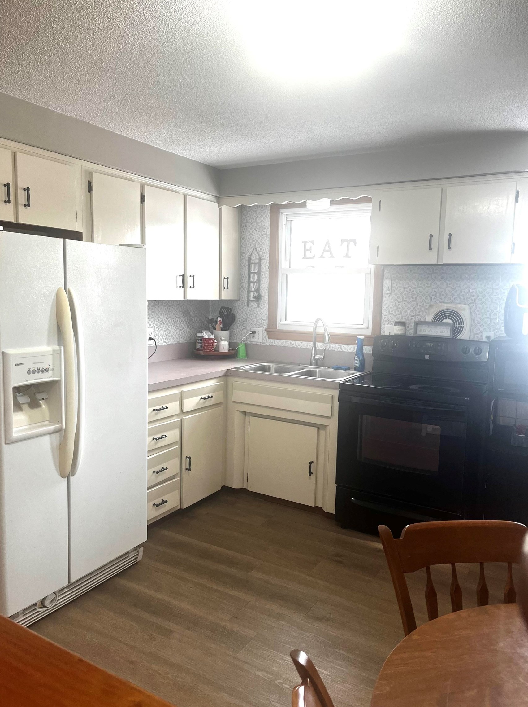 359 Mammoth Rd, Manchester NH  03109-4911 exterior