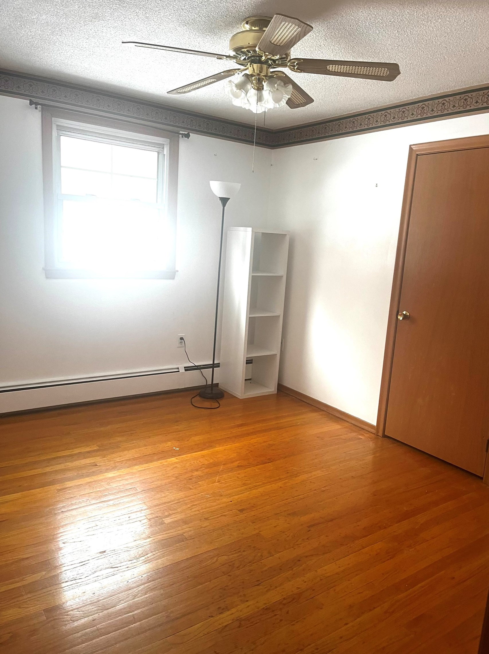 359 Mammoth Rd, Manchester NH  03109-4911 exterior