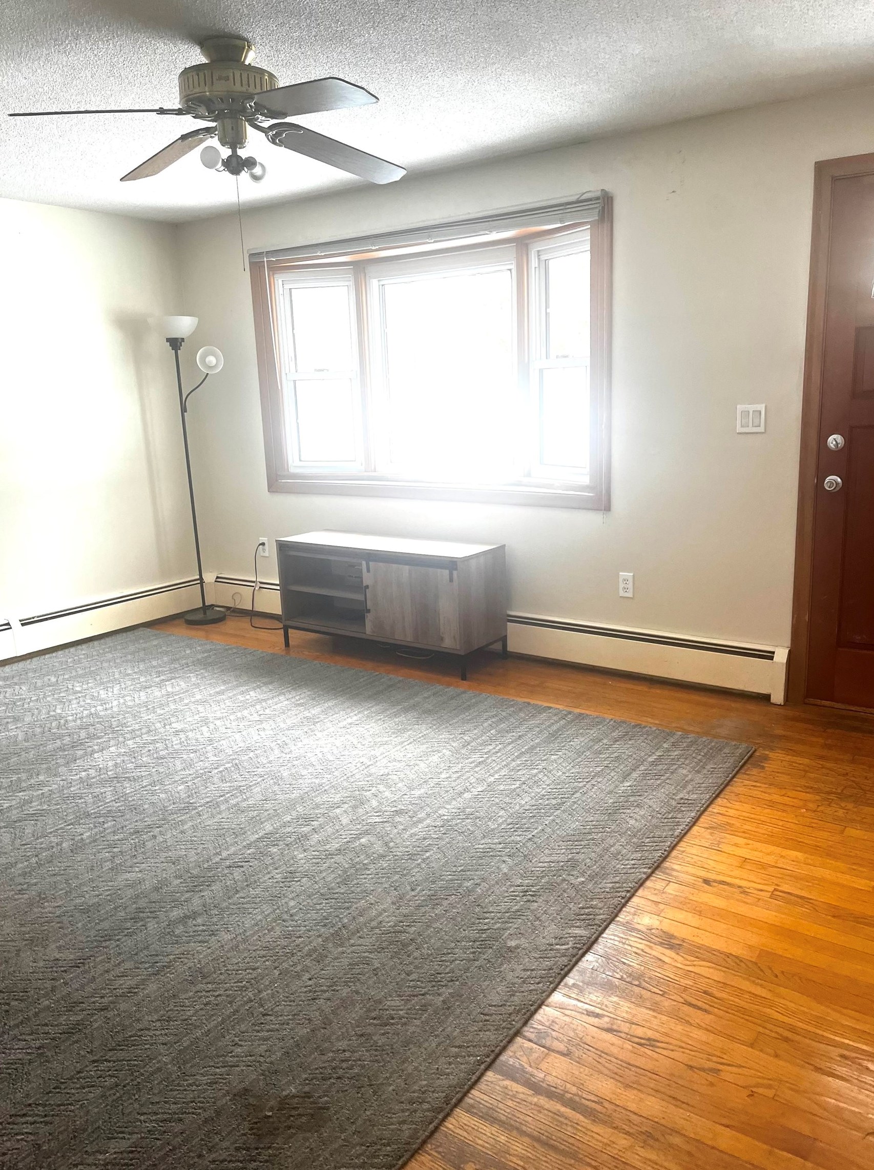 359 Mammoth Rd, Manchester NH  03109-4911 exterior