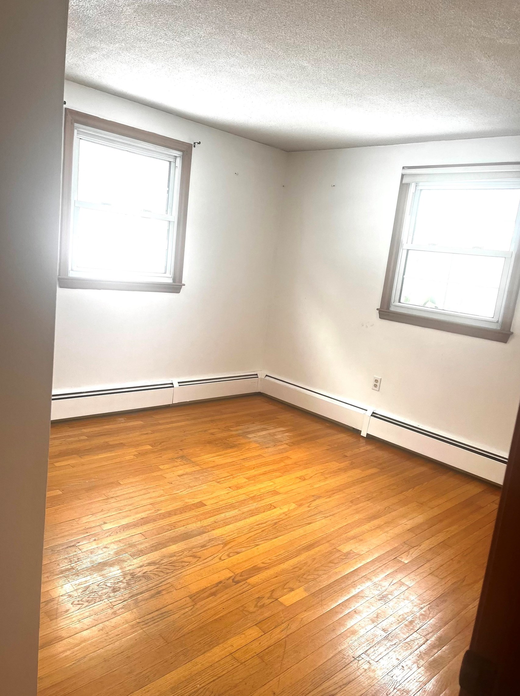 359 Mammoth Rd, Manchester NH  03109-4911 exterior