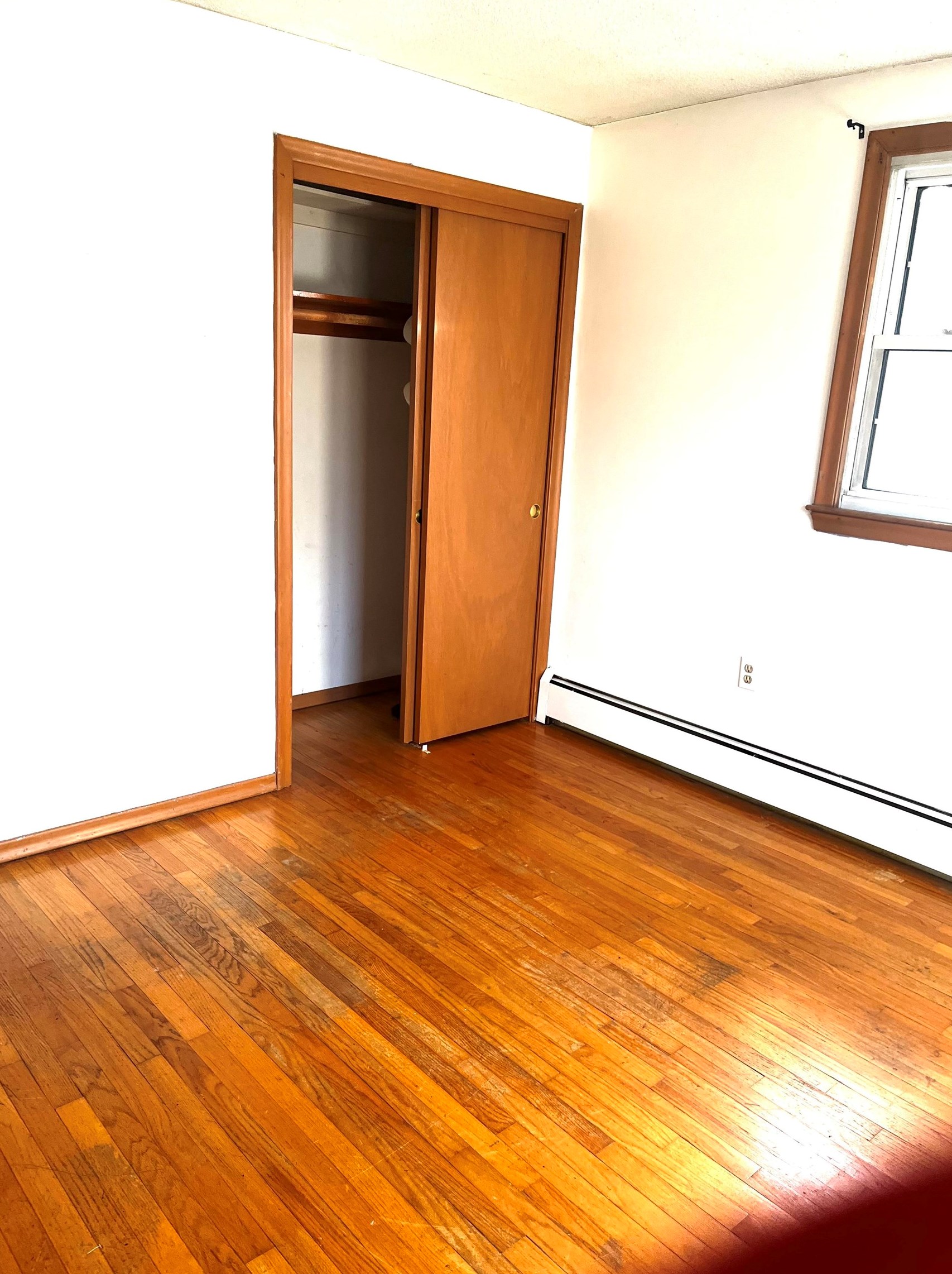 359 Mammoth Rd, Manchester NH  03109-4911 exterior