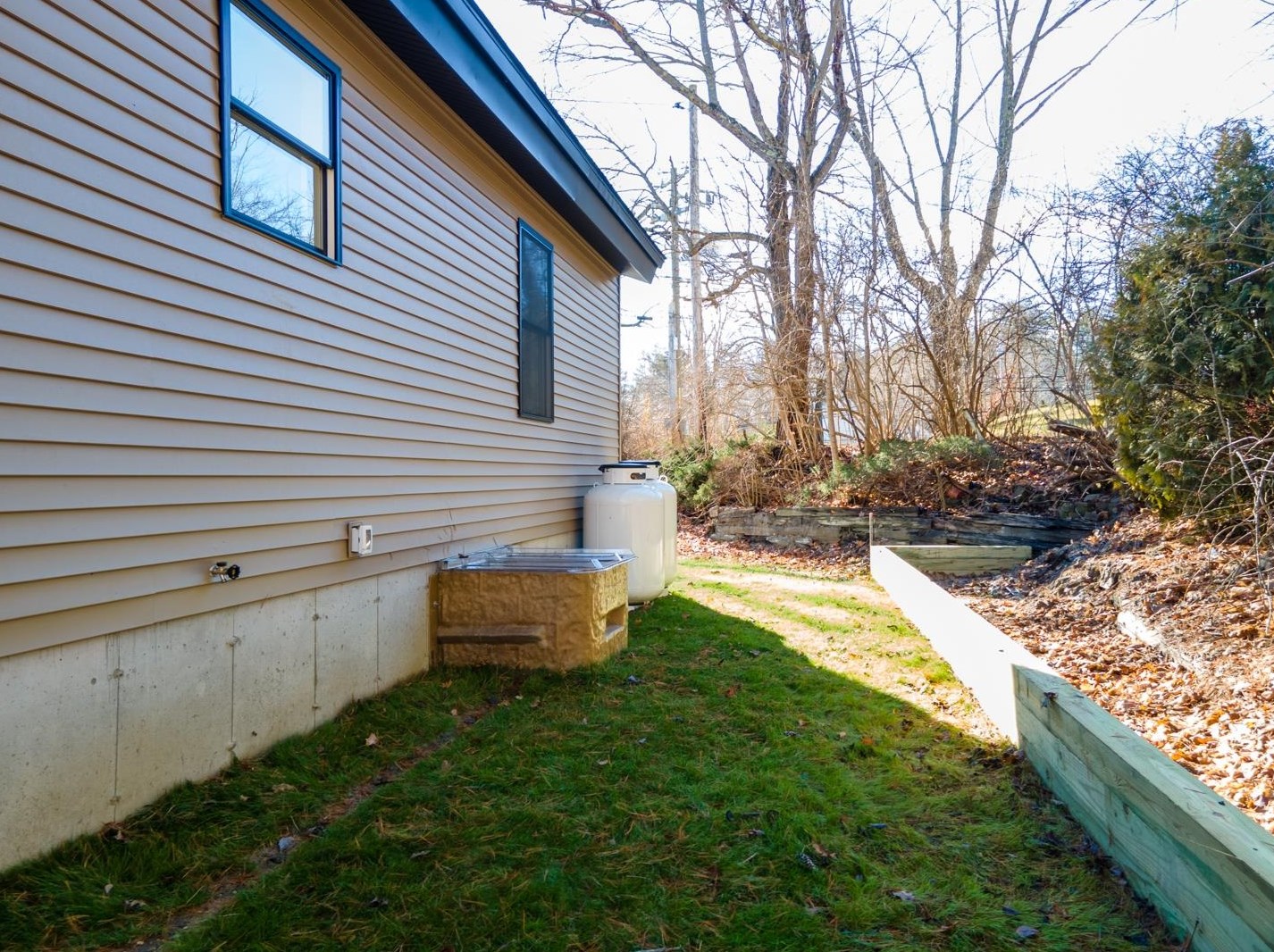 145 4 St, Dover NH 03820-2900 exterior