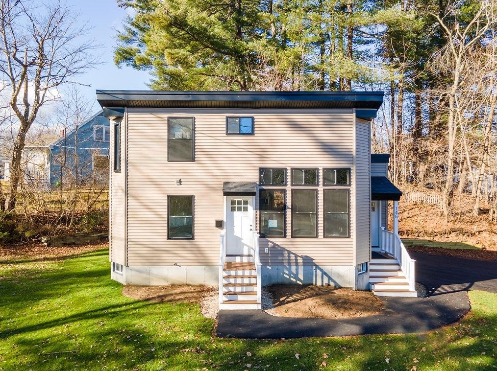 145 4 St, Dover NH 03820-2900 exterior