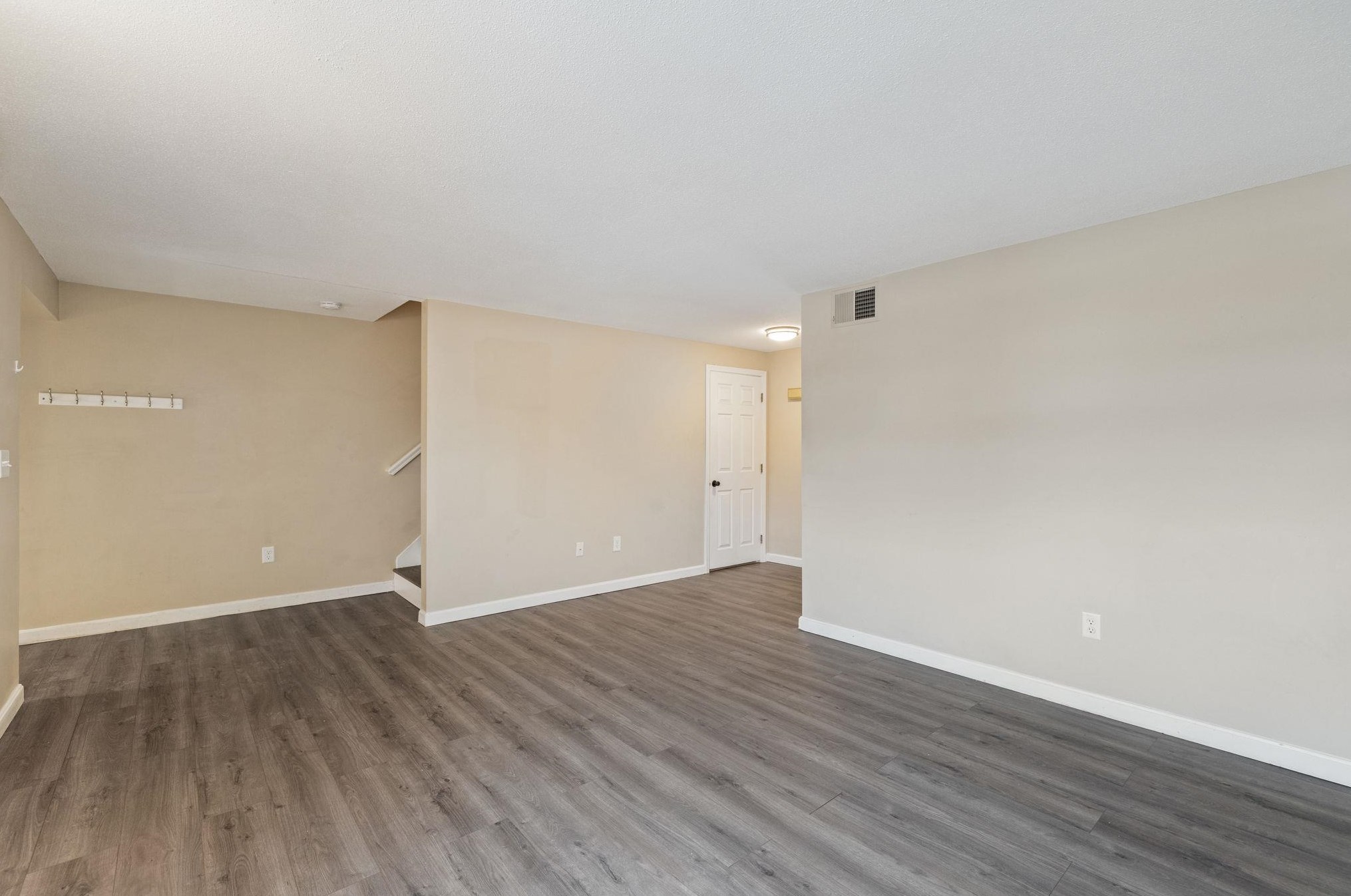 73 Ridge Rd, Merrimack NH  03054-4442 exterior