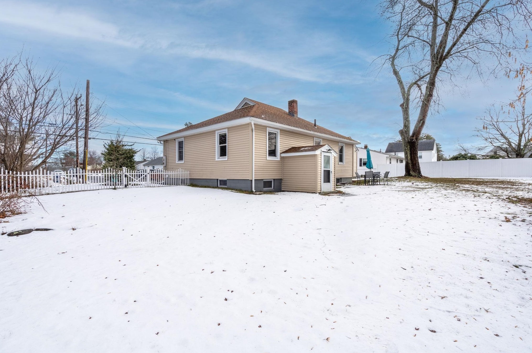 428 Mast Rd, Manchester NH  03102-3325 exterior