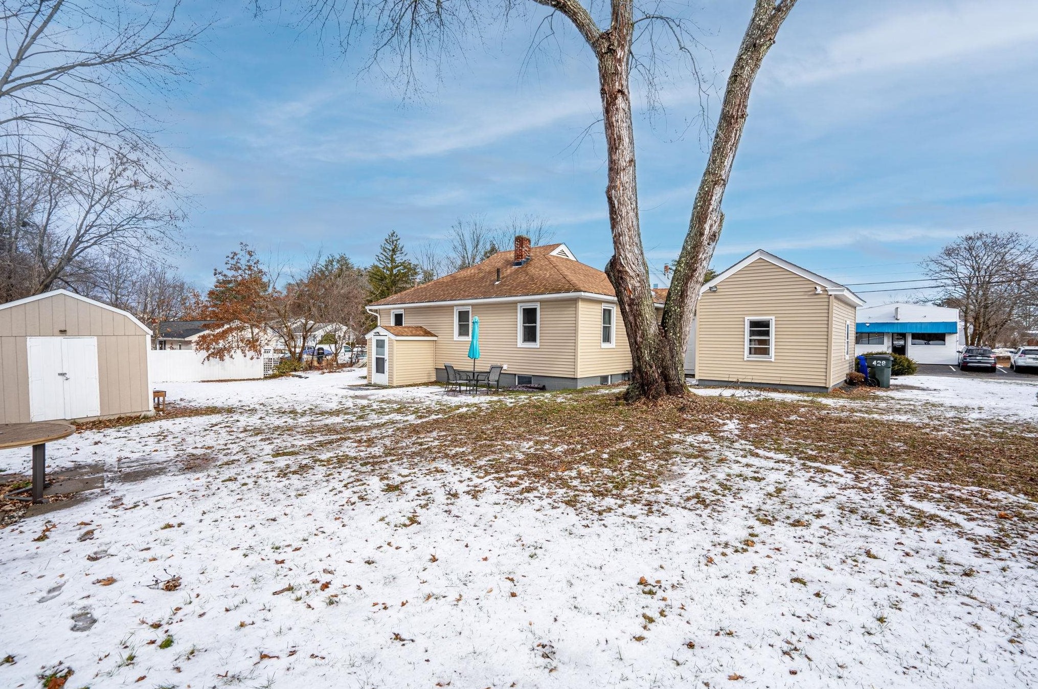 428 Mast Rd, Manchester NH  03102-3325 exterior