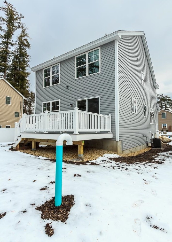 12 King, Salem NH  03079 exterior