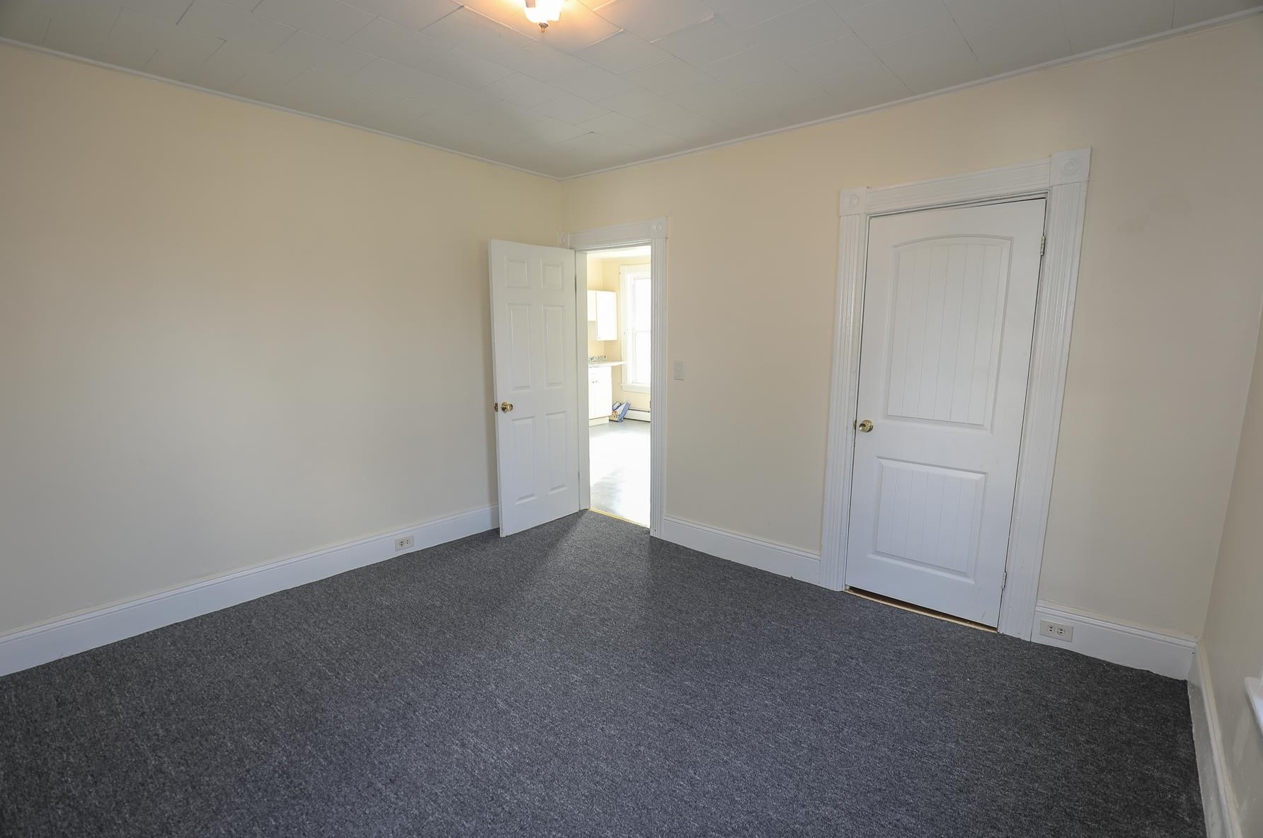 174 Grn St, Manchester NH 03106-2611 exterior