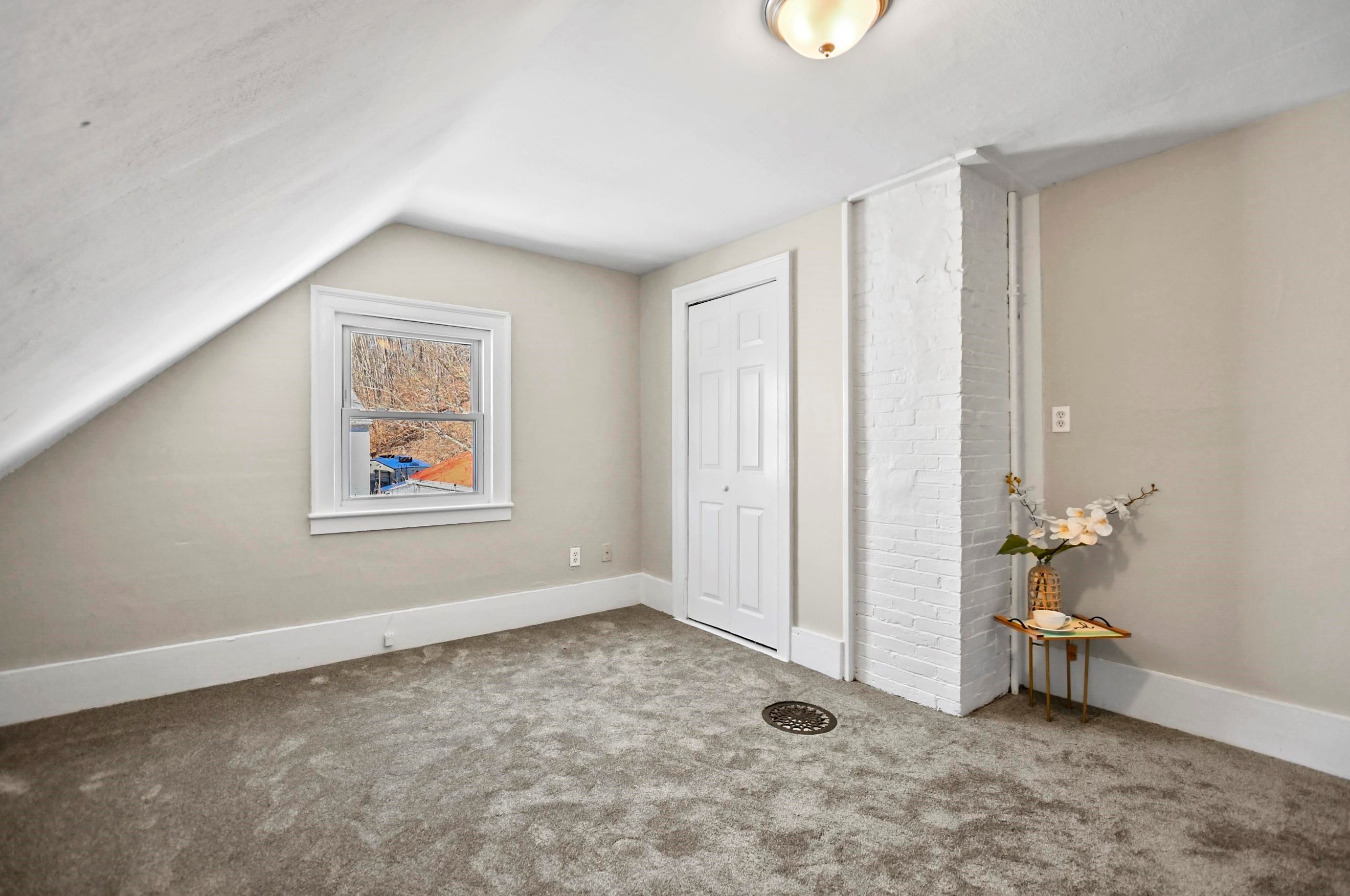 30 Dundee Ave, Manchester NH  03106-1426 exterior