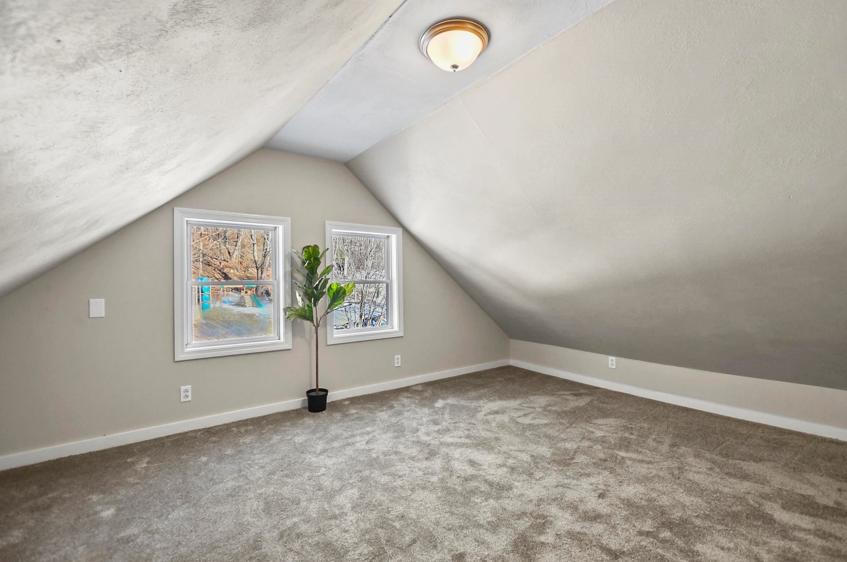 30 Dundee Ave, Manchester NH  03106-1426 exterior