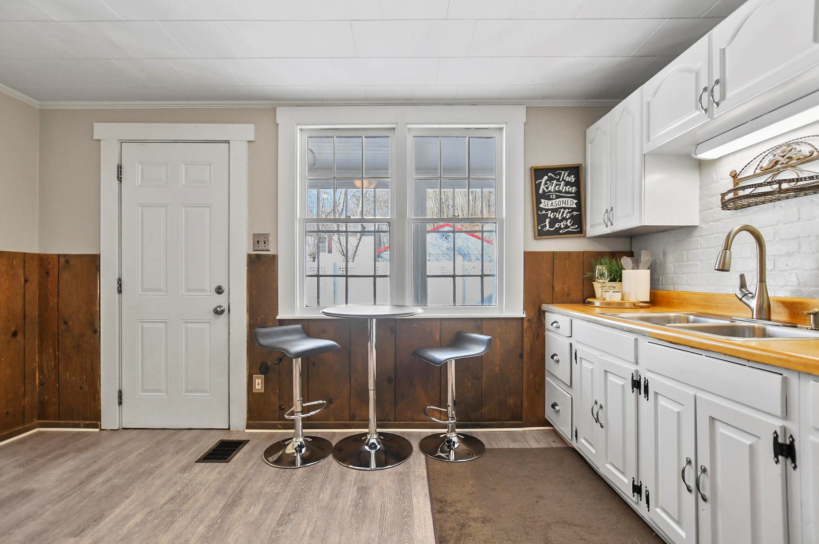 30 Dundee Ave, Manchester NH  03106-1426 exterior