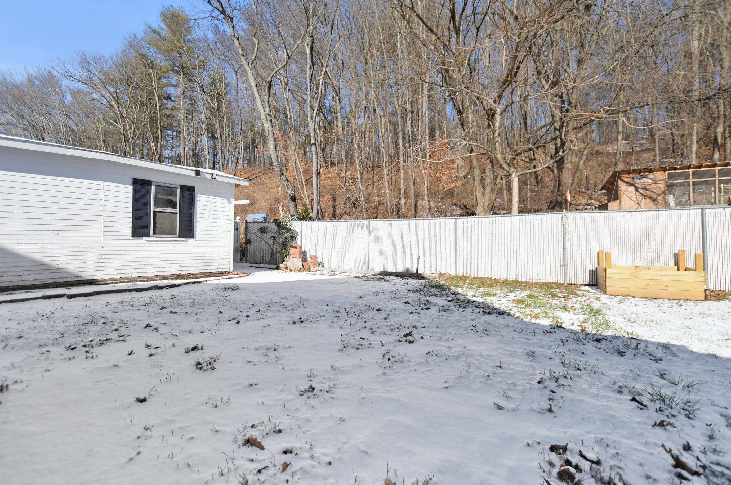 30 Dundee Ave, Manchester NH  03106-1426 exterior