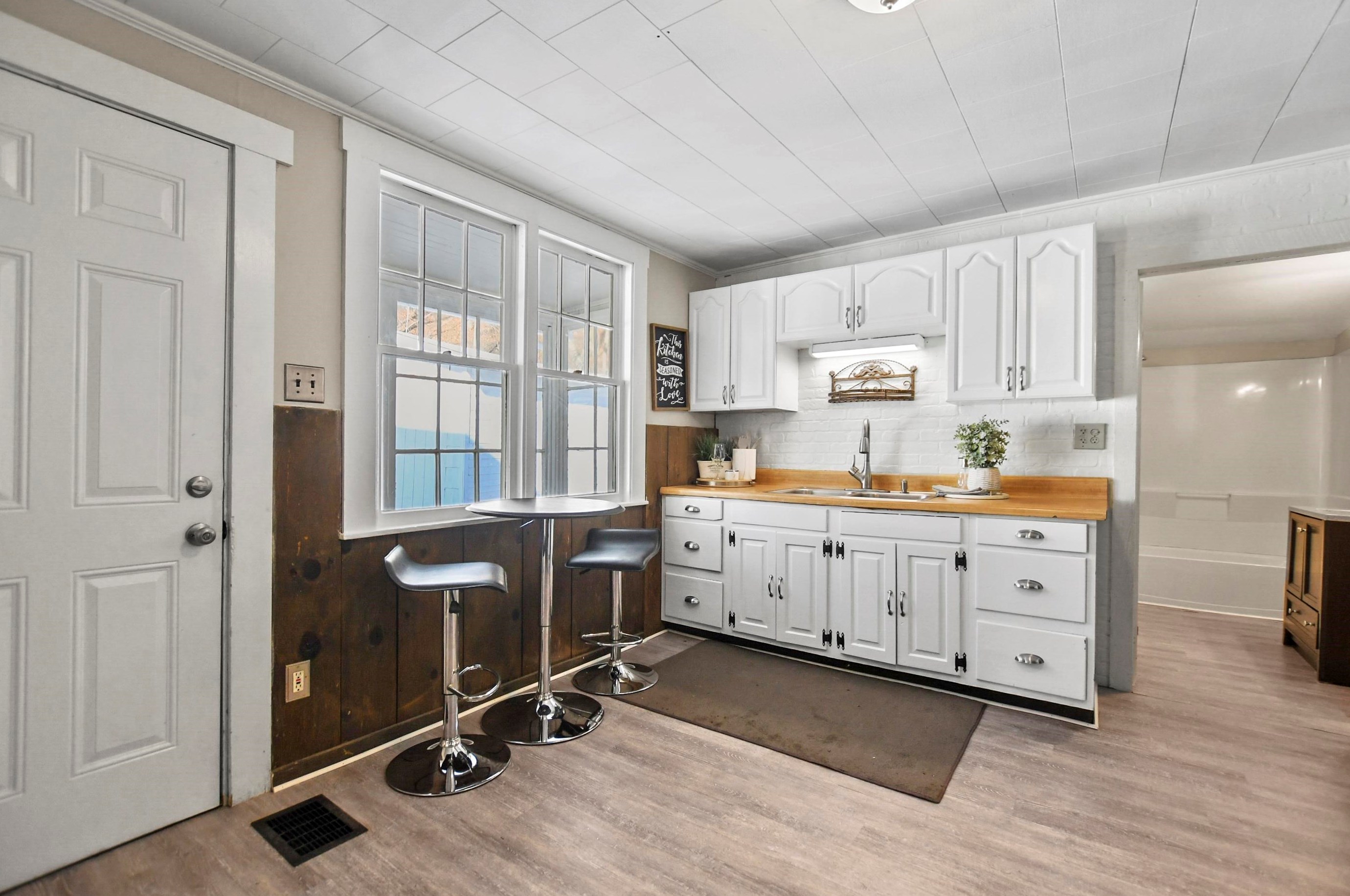 30 Dundee Ave, Manchester NH  03106-1442 exterior