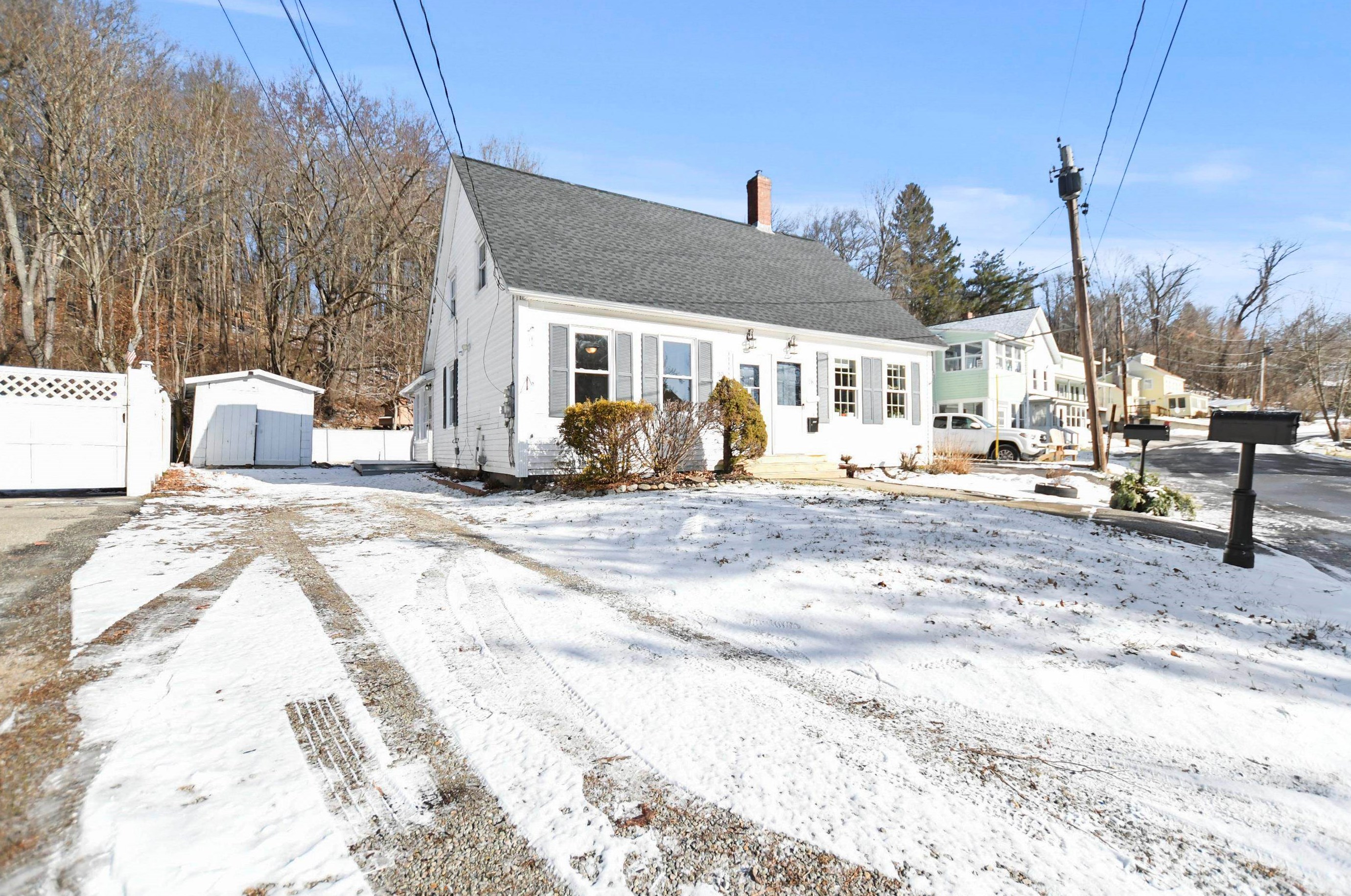 30 Dundee Ave, Manchester NH  03106-1426 exterior