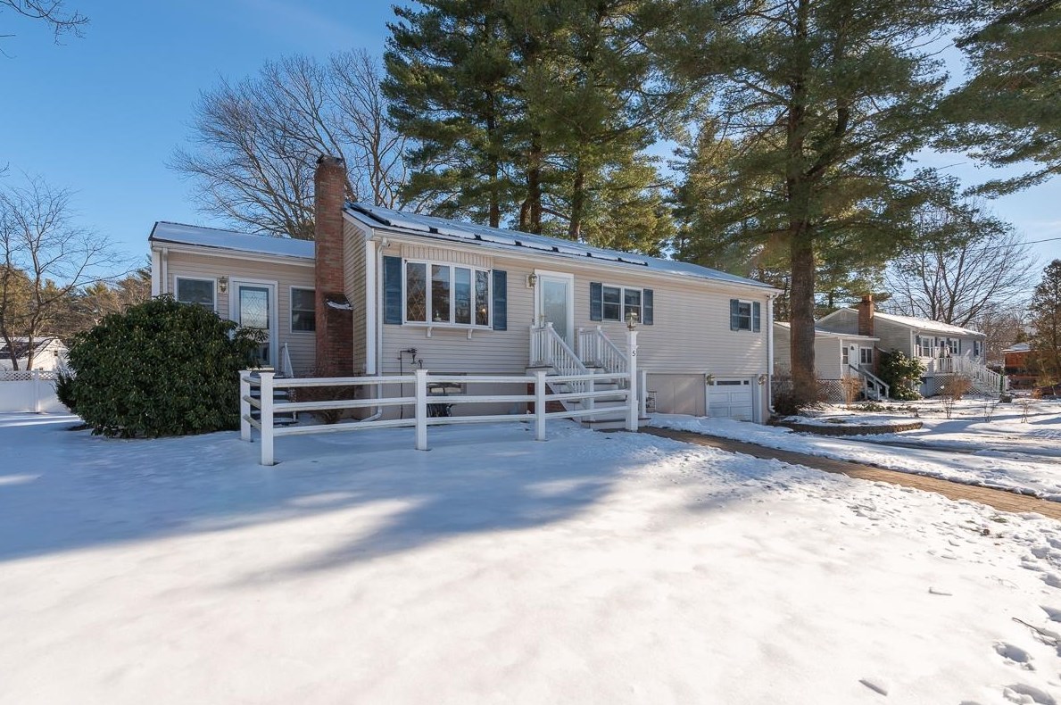 5 Joyce Heard Ave, Salem NH  03079-4221 exterior
