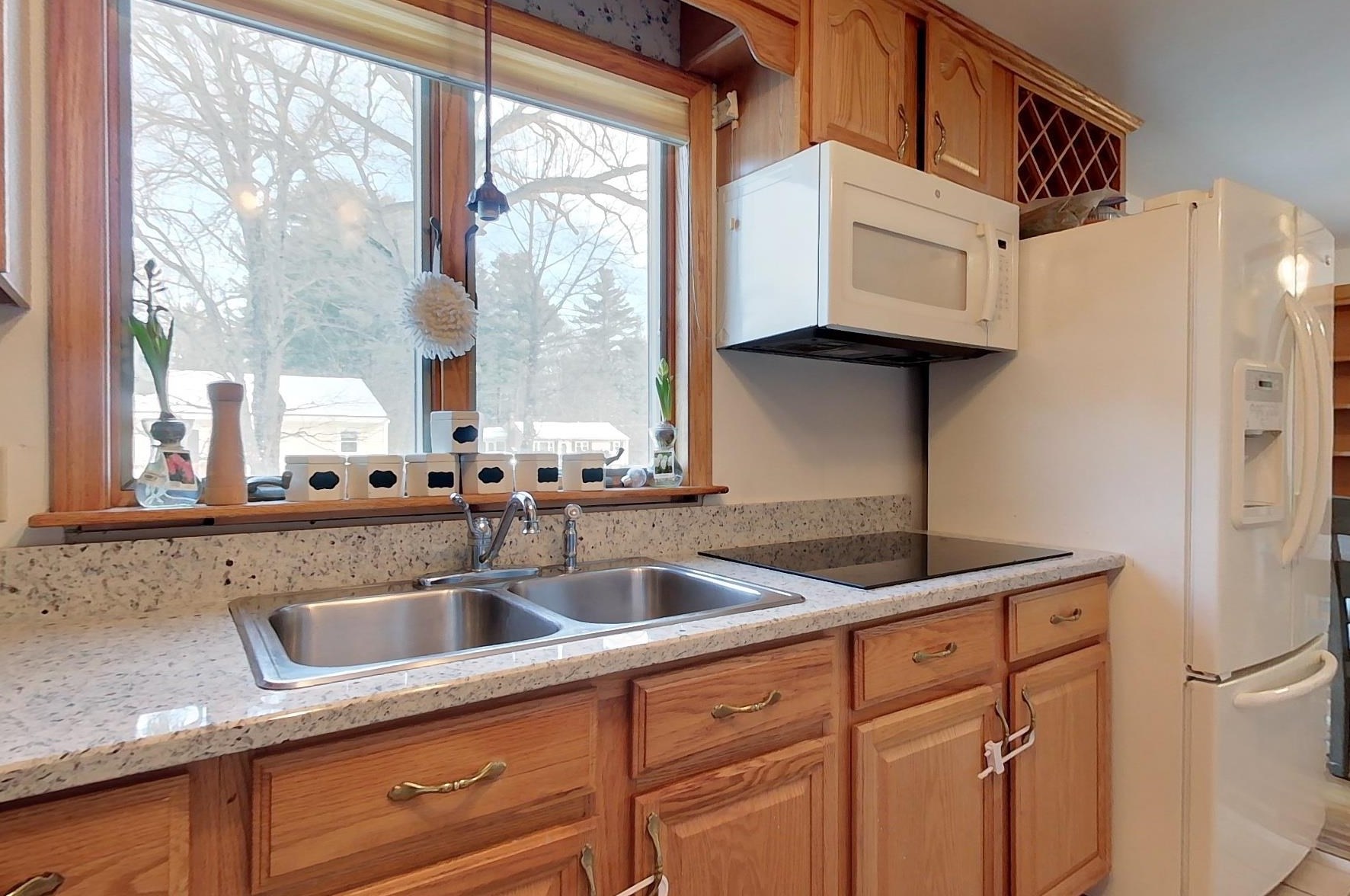 5 Joyce Heard Ave, Salem NH  03079-4221 exterior