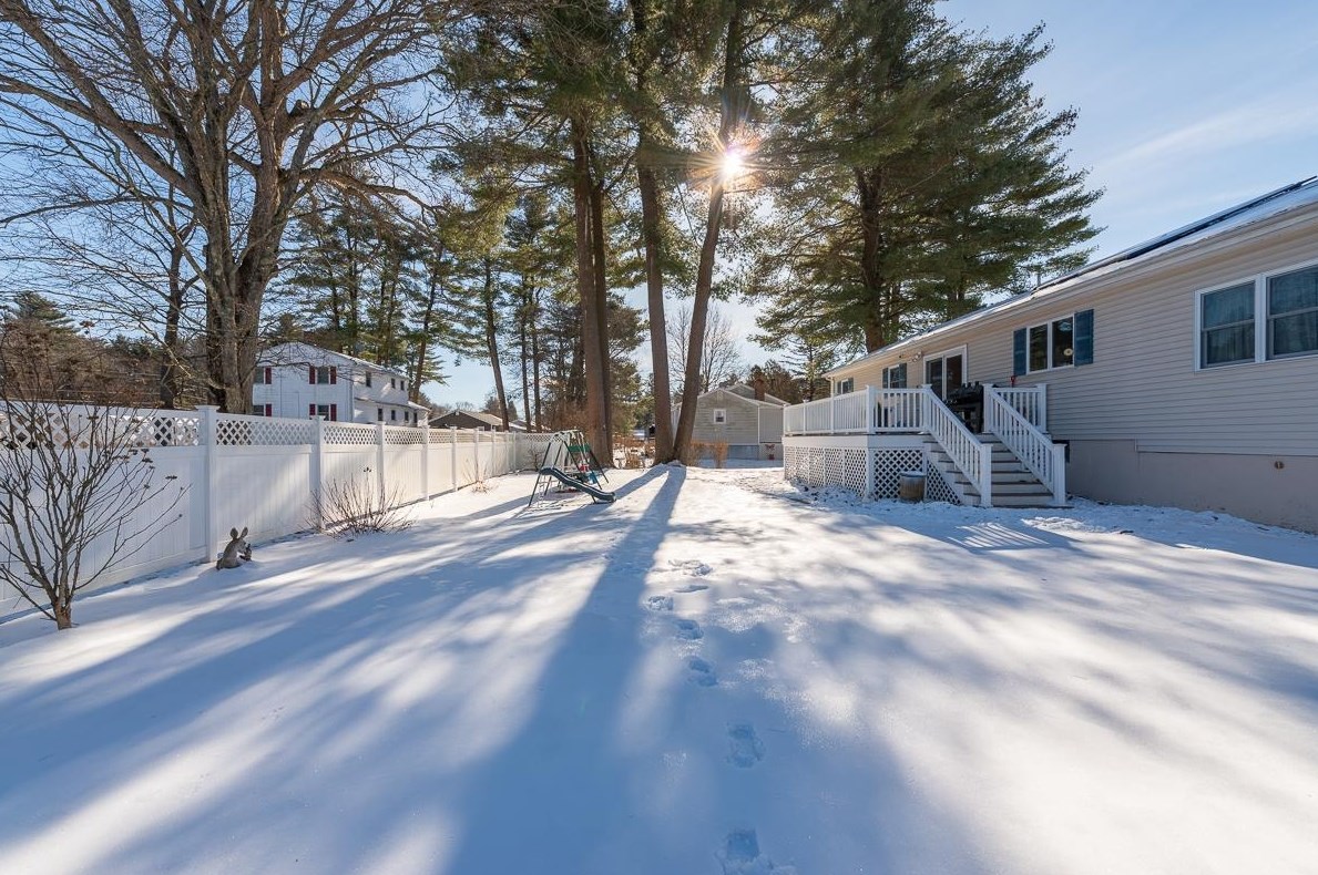 5 Joyce Heard Ave, Salem NH  03079-4221 exterior