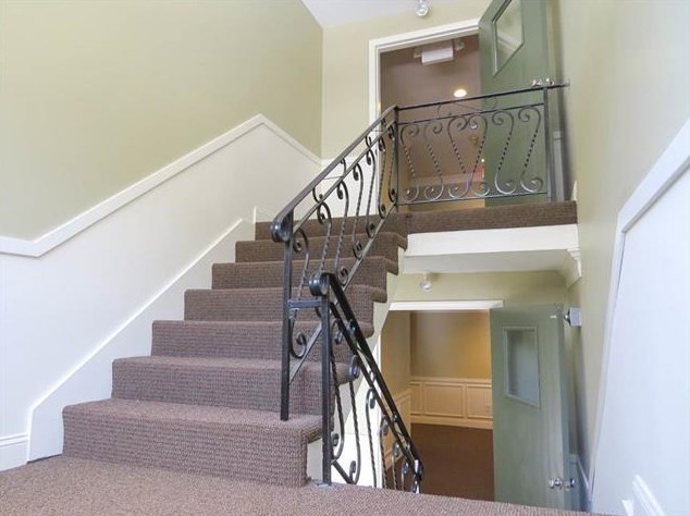 126 Mammoth Rd, Manchester NH  03106-1156 exterior